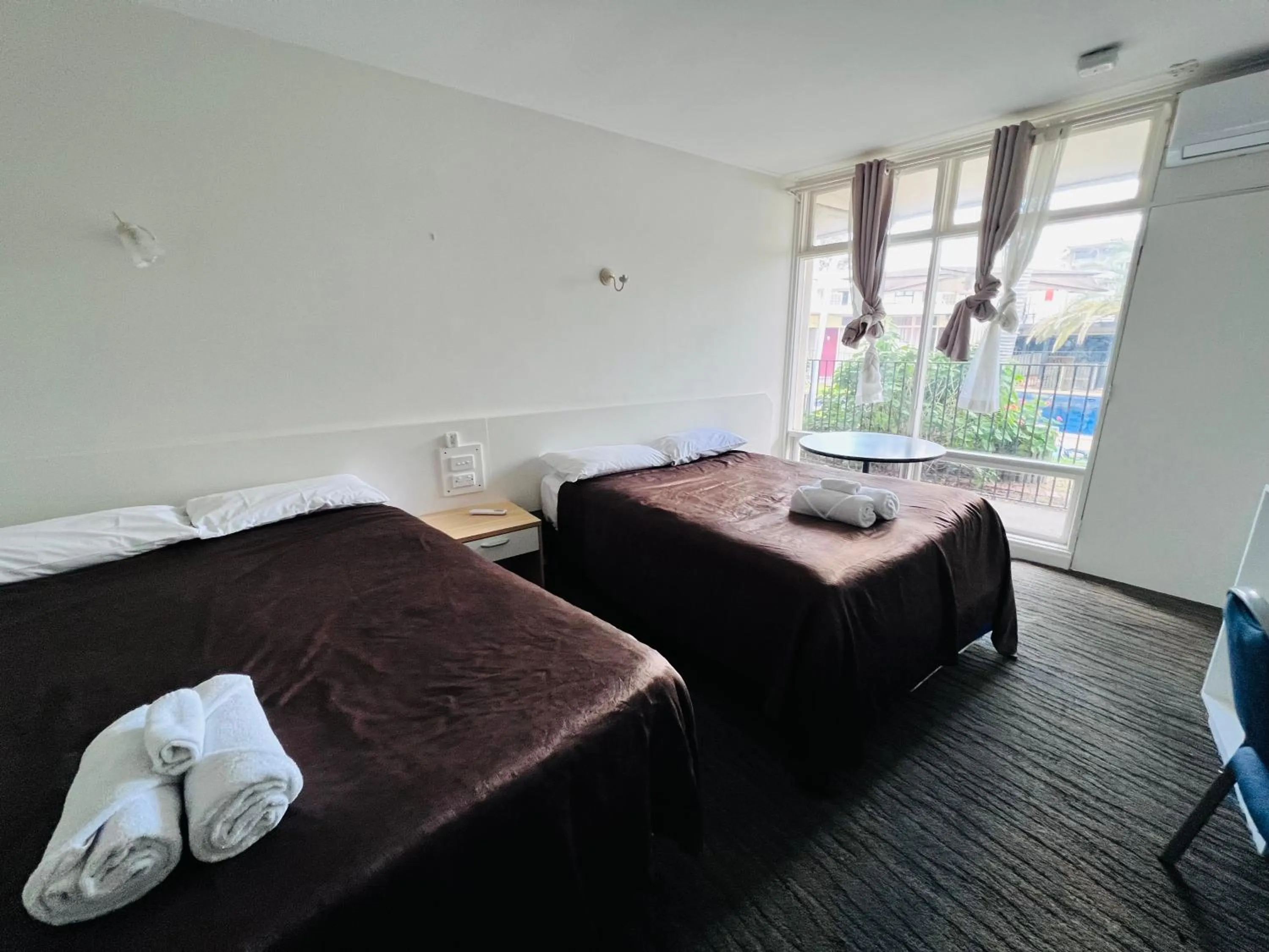 Bed in Jacksons Motor Inn