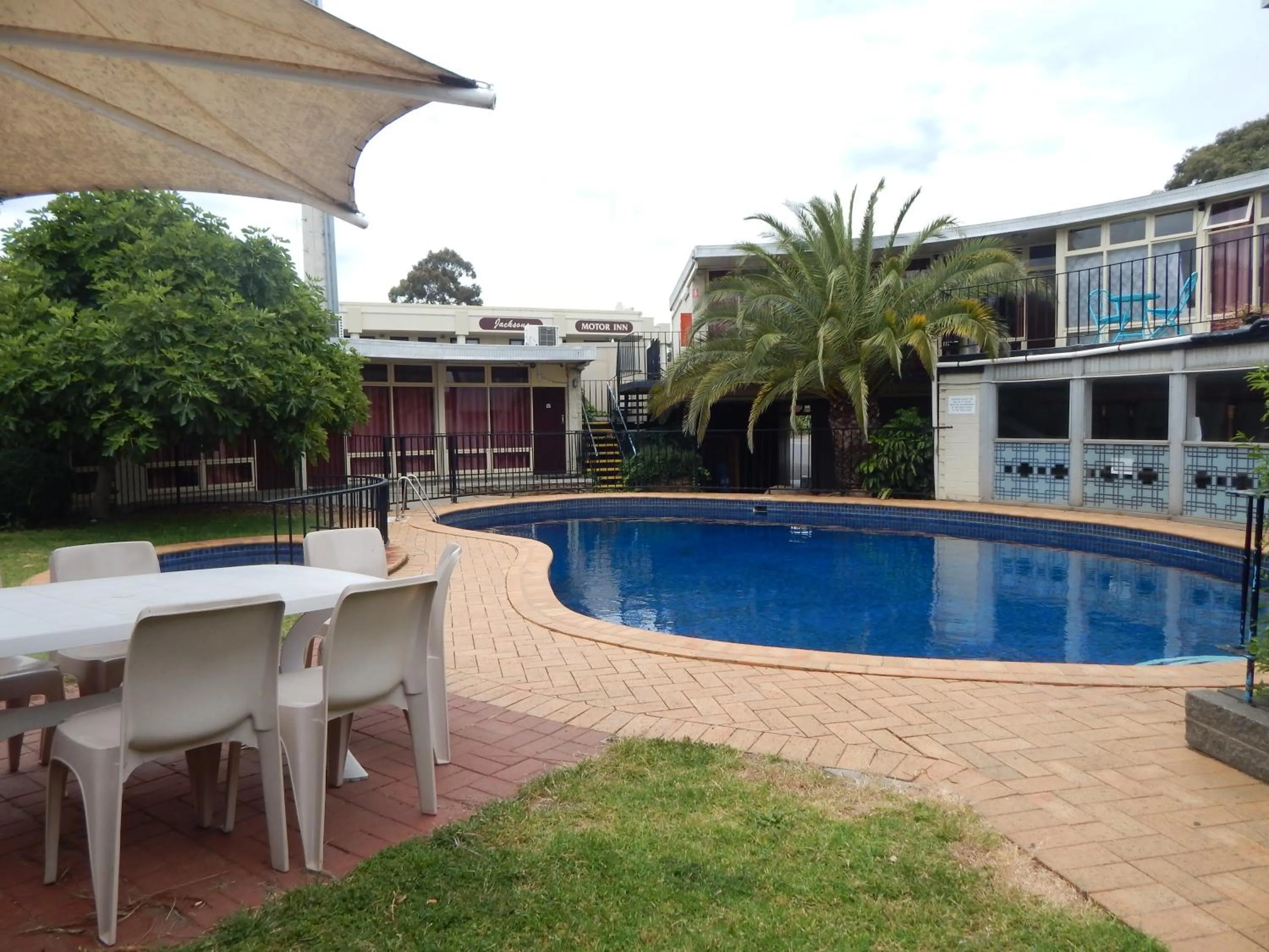 Garden in Jacksons Motor Inn