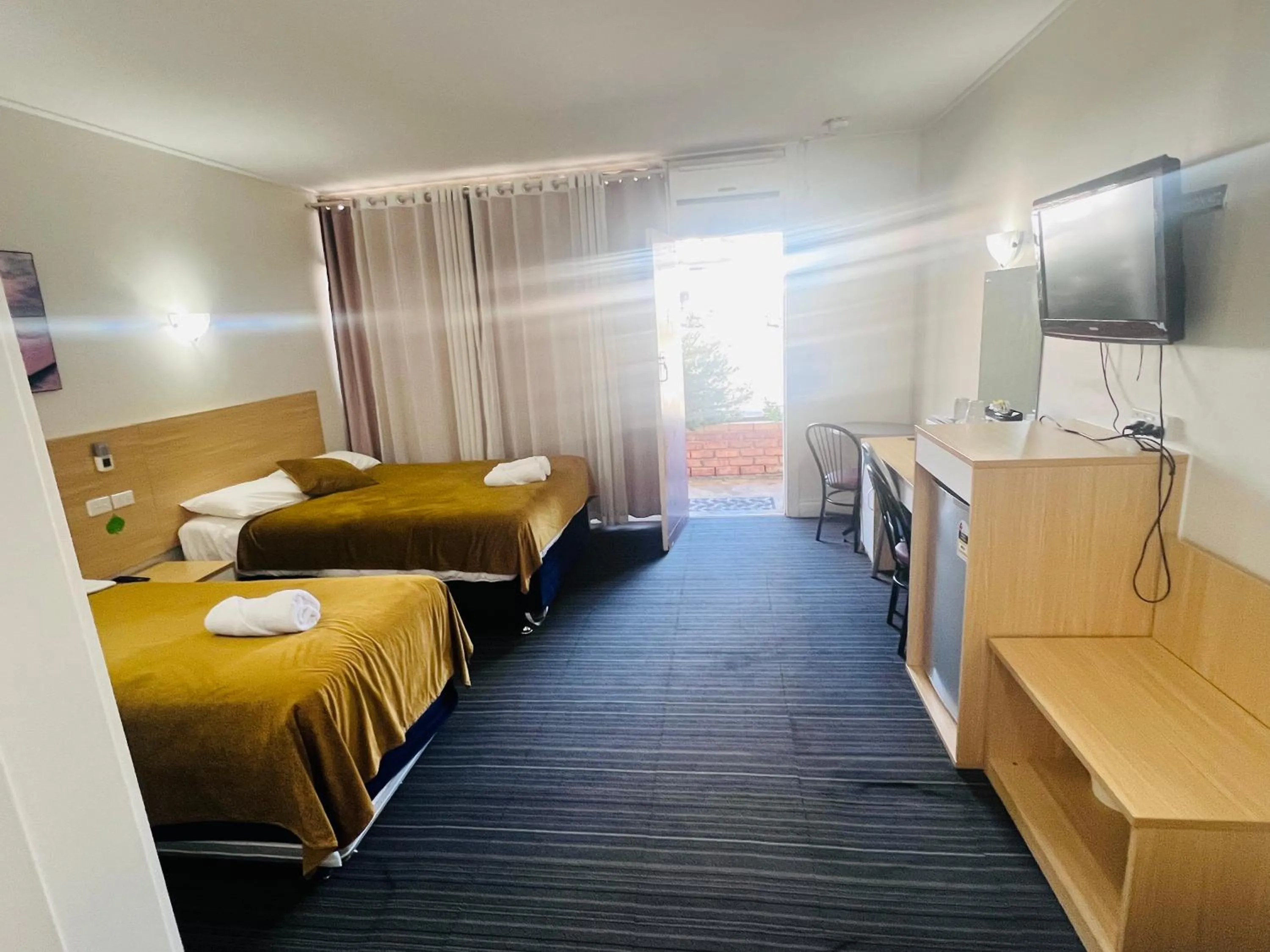 Bed in Jacksons Motor Inn