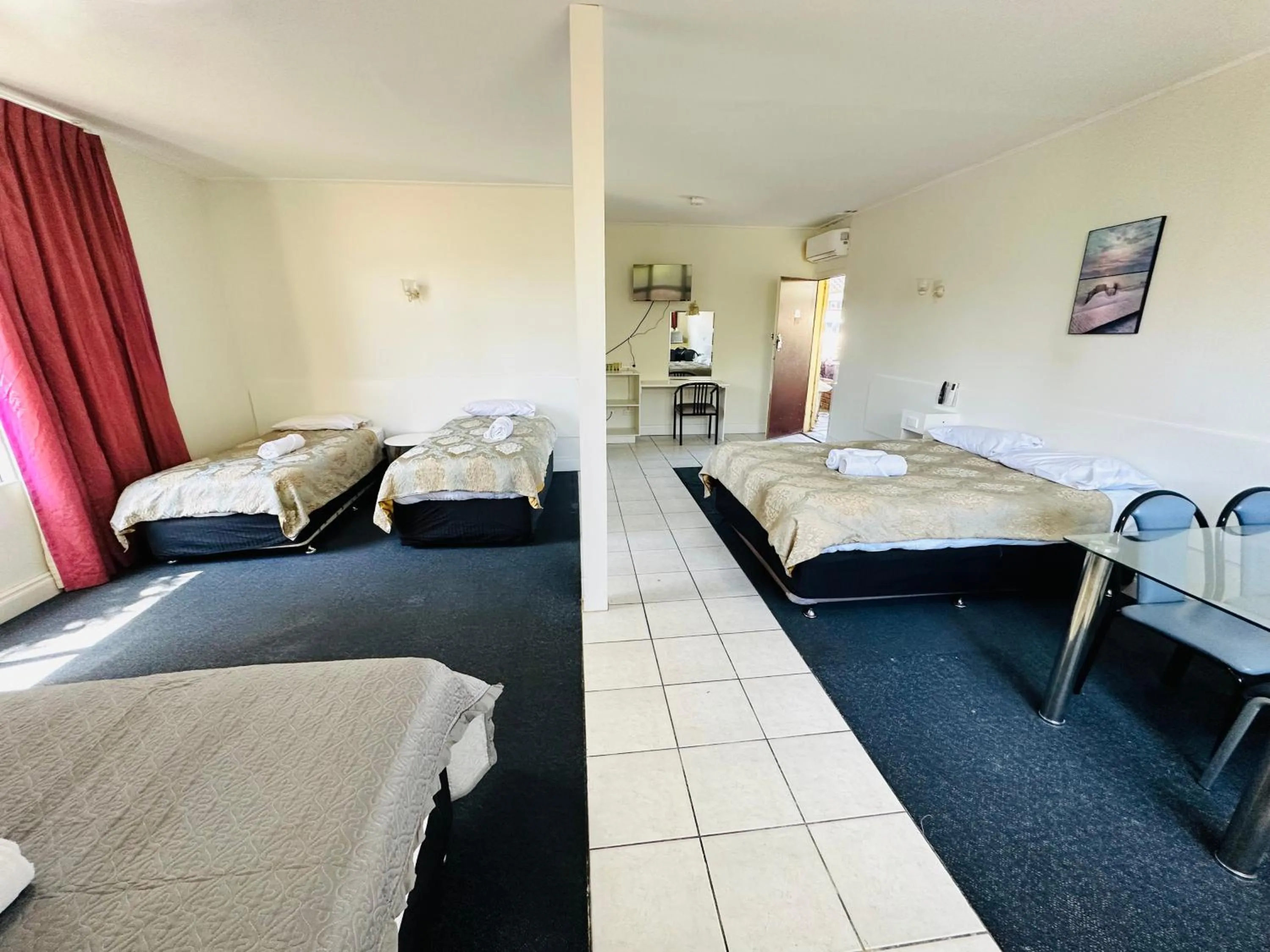 Bed in Jacksons Motor Inn