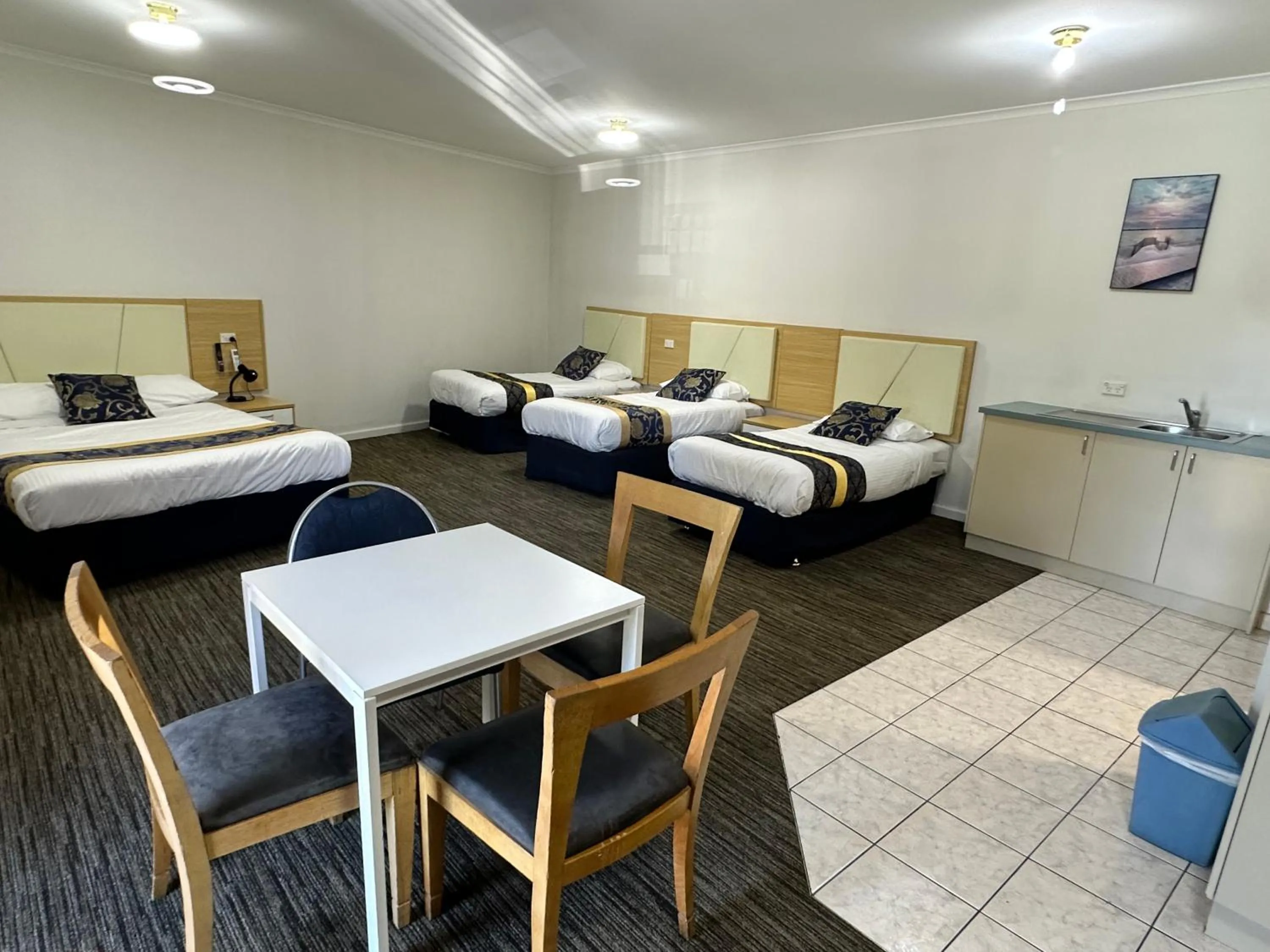 Bed in Jacksons Motor Inn