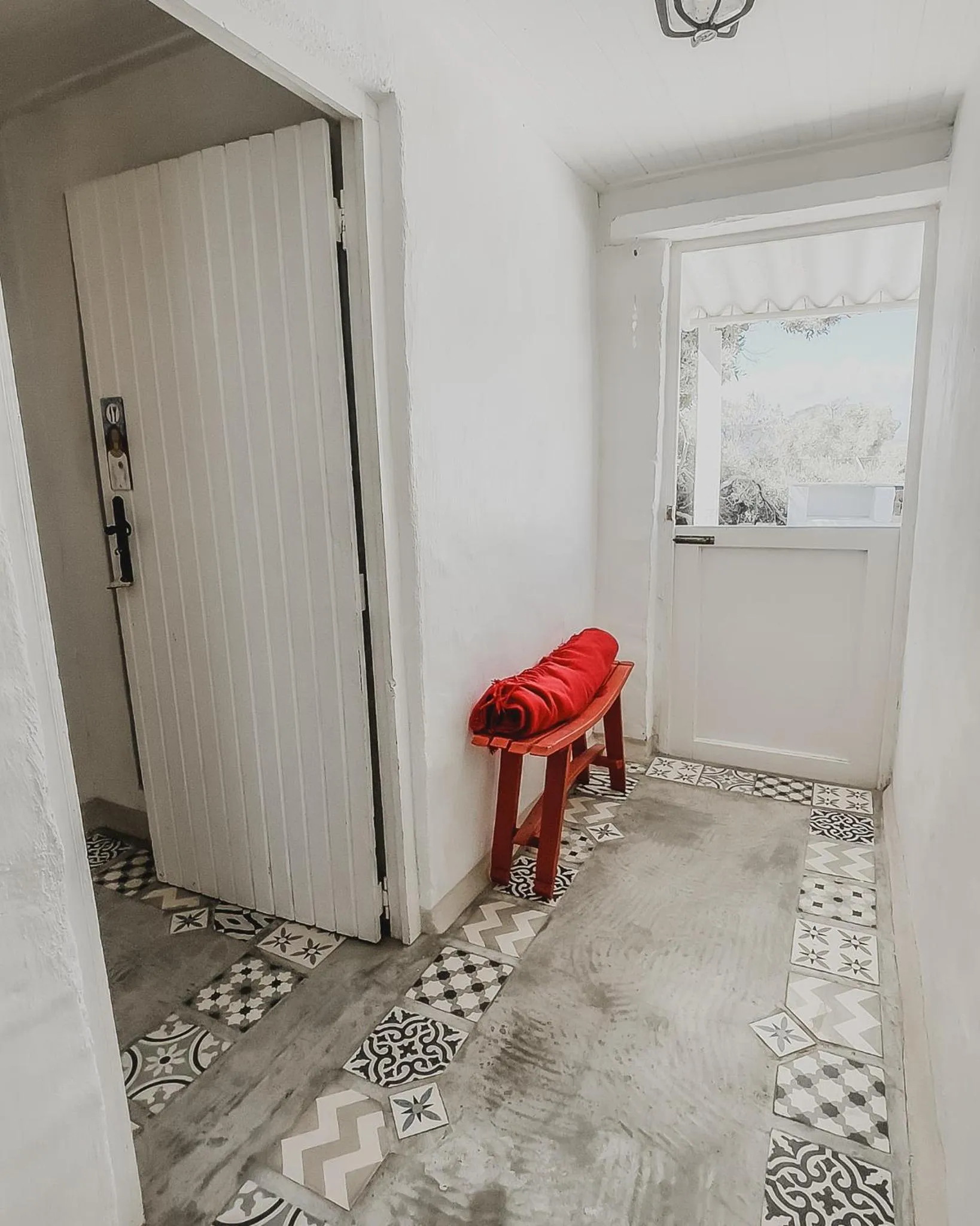 Facade/entrance in Rooisee