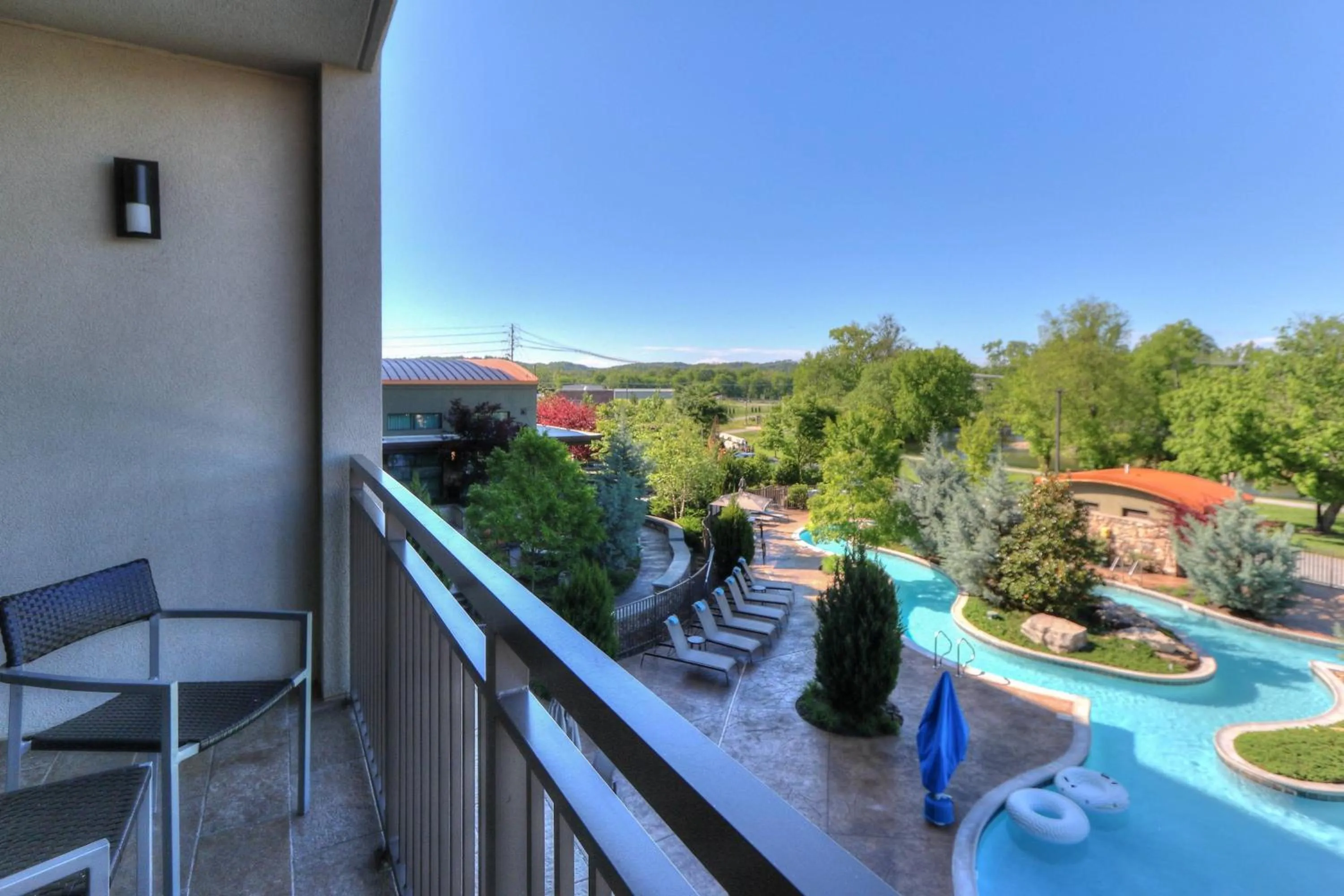 Photo of the whole room in Courtyard by Marriott Pigeon Forge