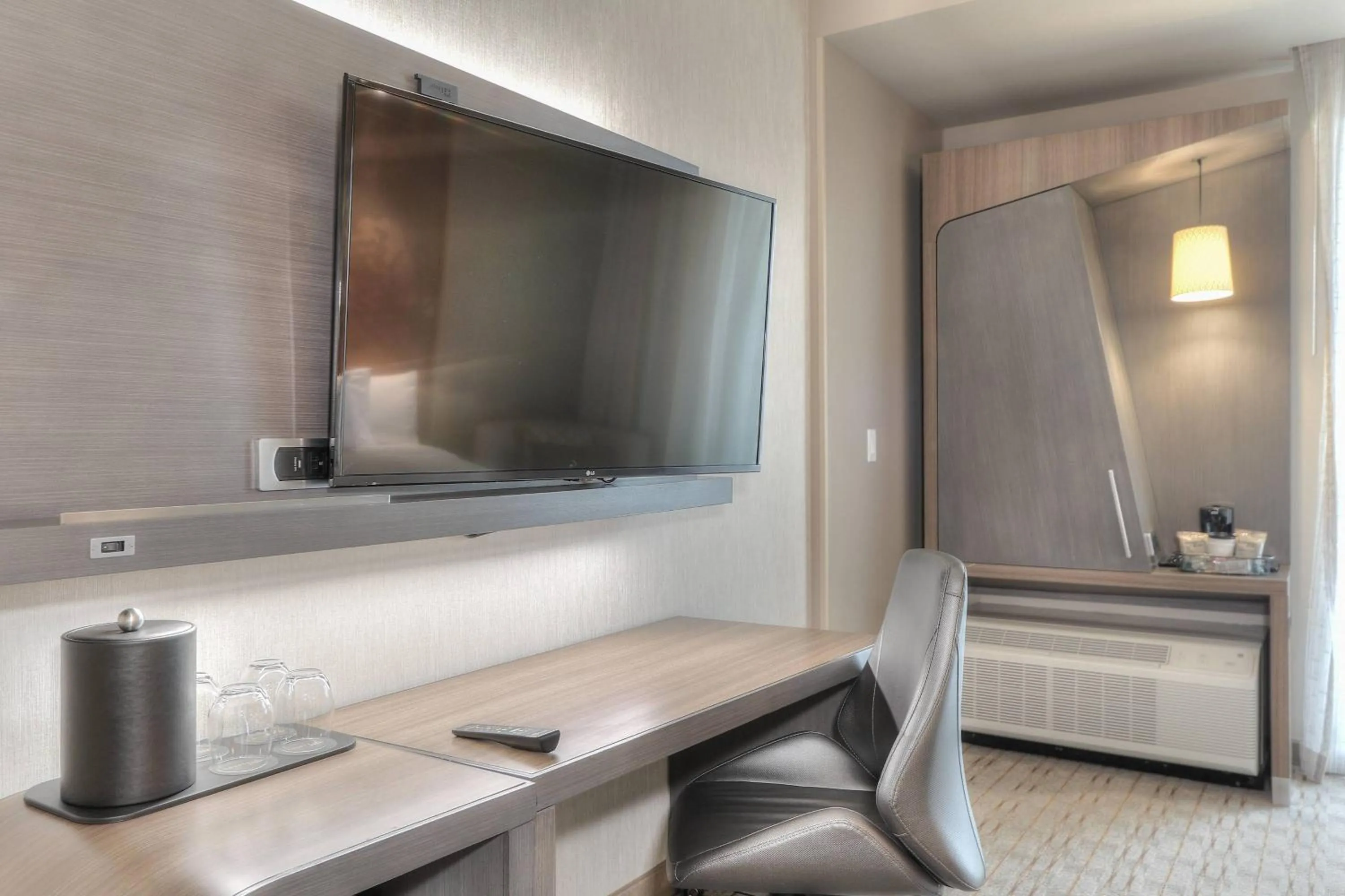 Photo of the whole room in Courtyard by Marriott Pigeon Forge