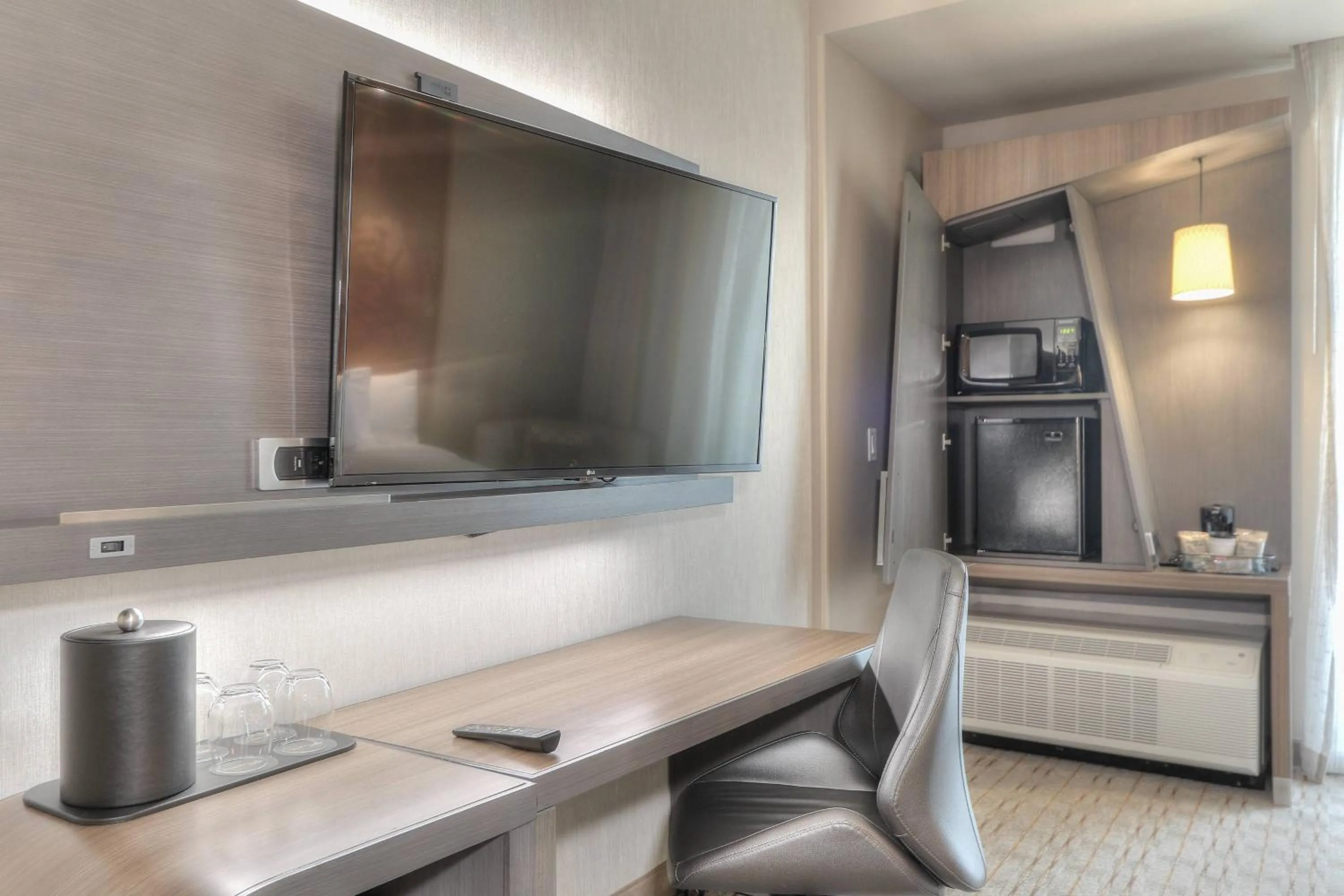 Photo of the whole room in Courtyard by Marriott Pigeon Forge