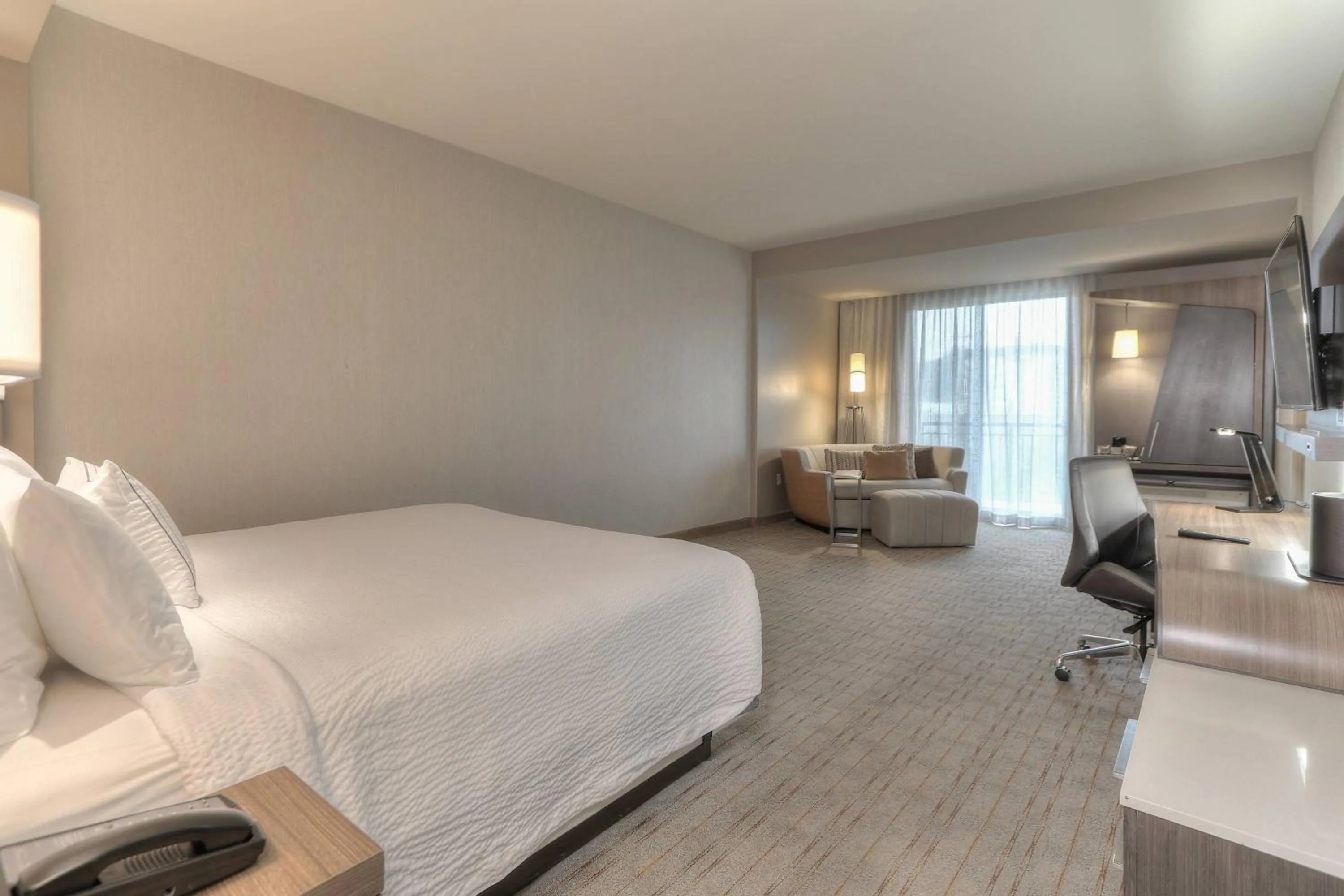 Photo of the whole room, Bed in Courtyard by Marriott Pigeon Forge