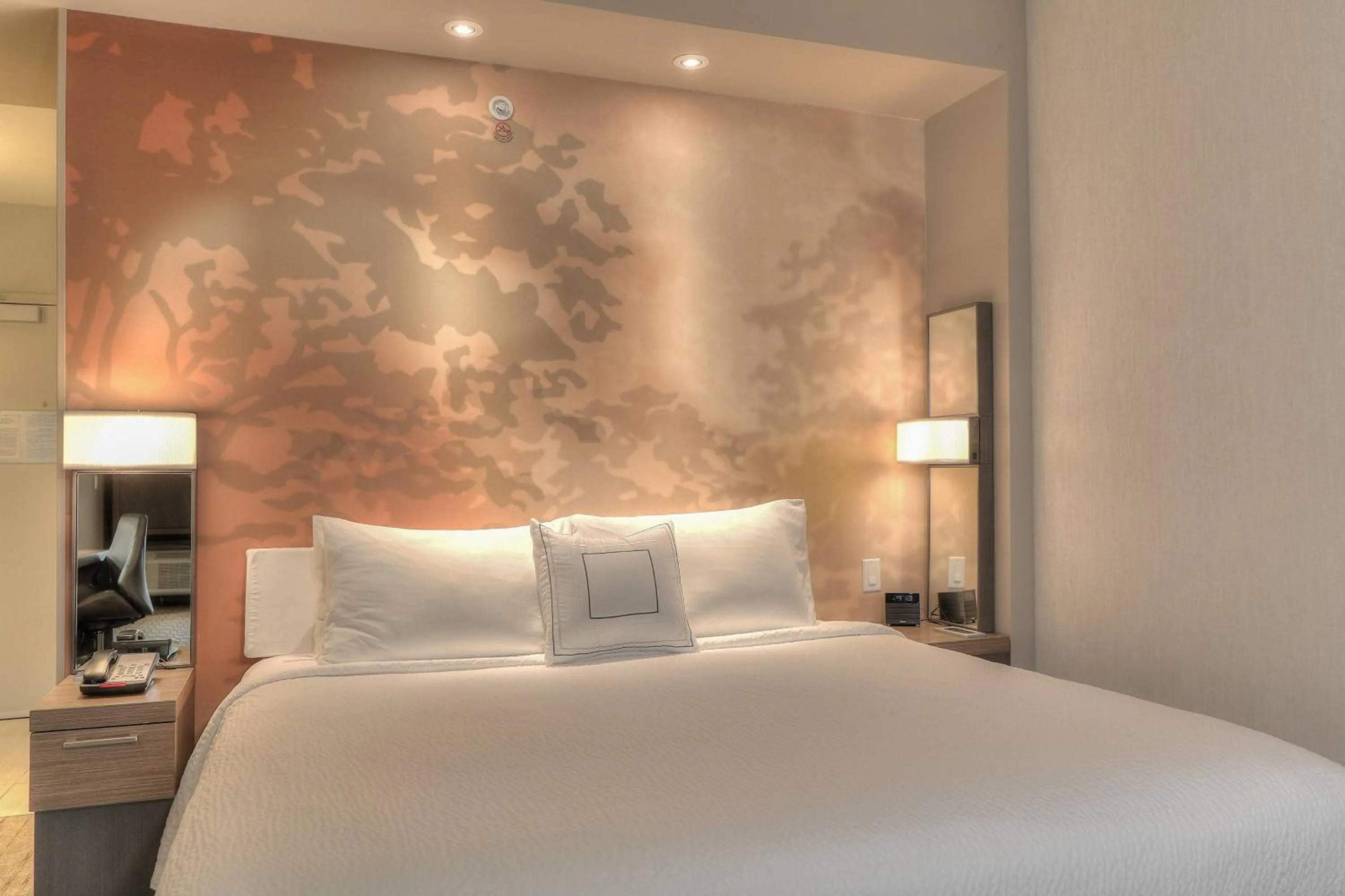 Photo of the whole room, Bed in Courtyard by Marriott Pigeon Forge