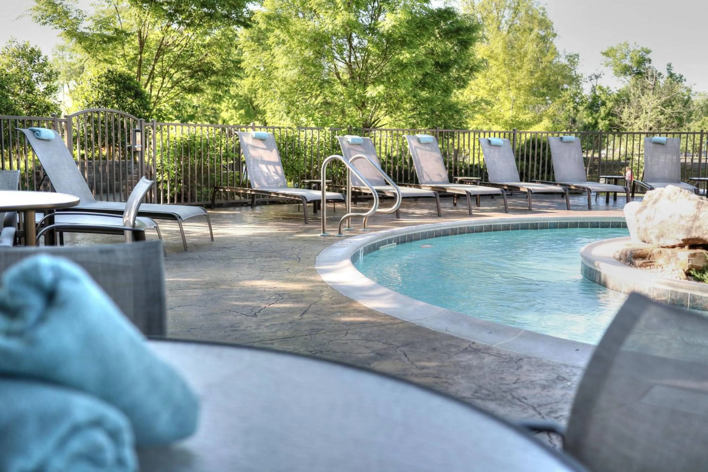 Swimming pool in Courtyard by Marriott Pigeon Forge