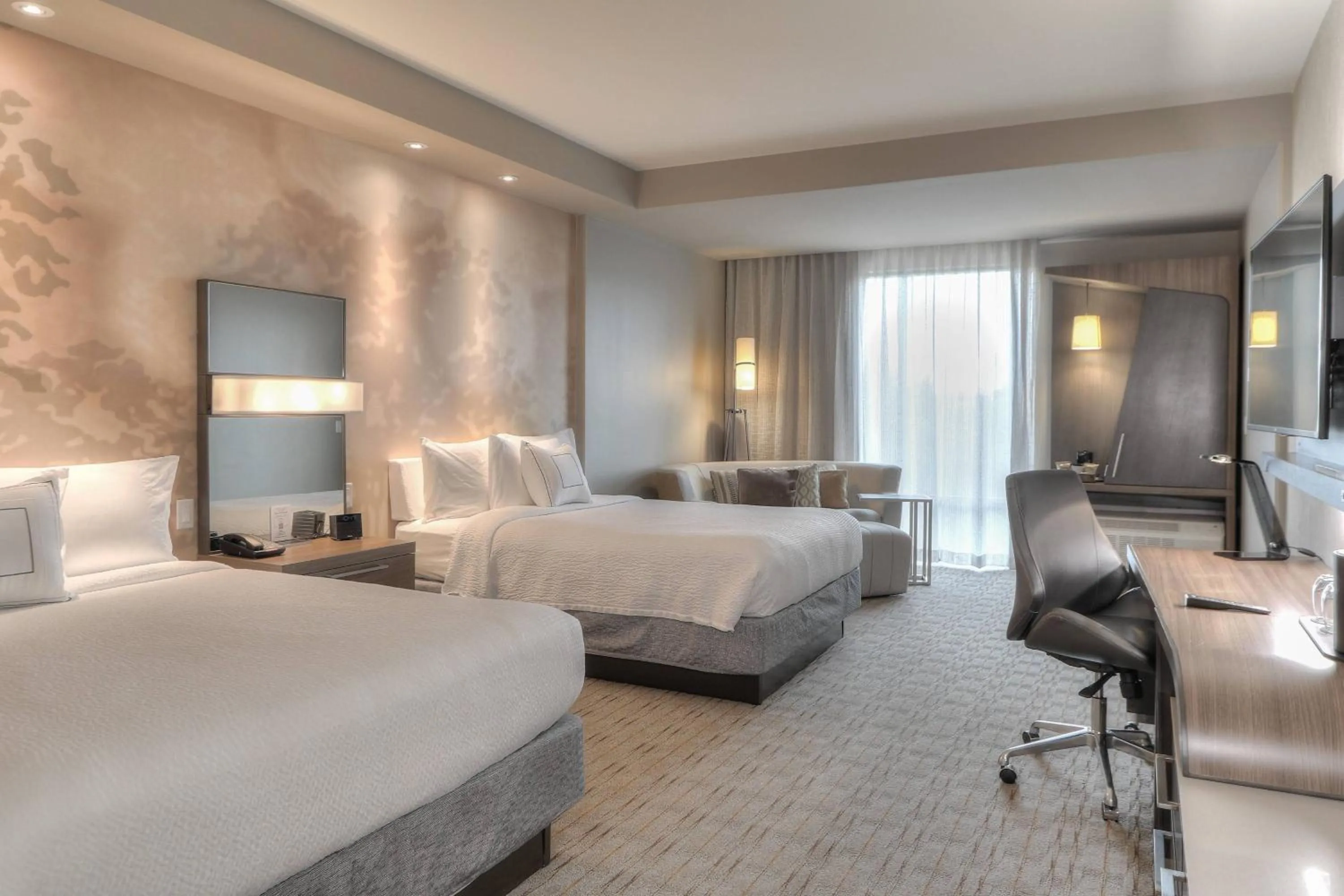 Photo of the whole room, Bed in Courtyard by Marriott Pigeon Forge