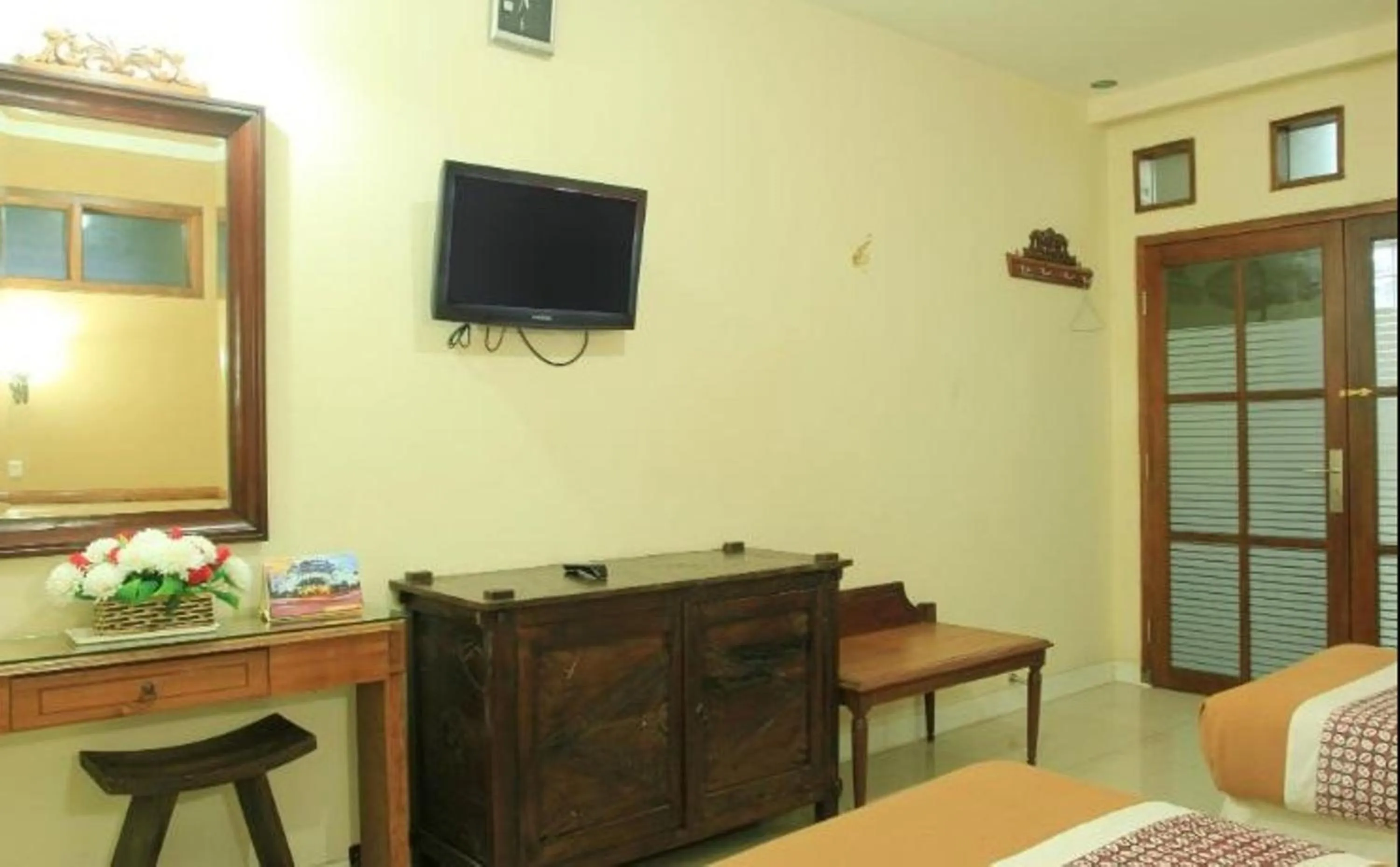 Photo of the whole room in Hotel Mataram 2 Malioboro