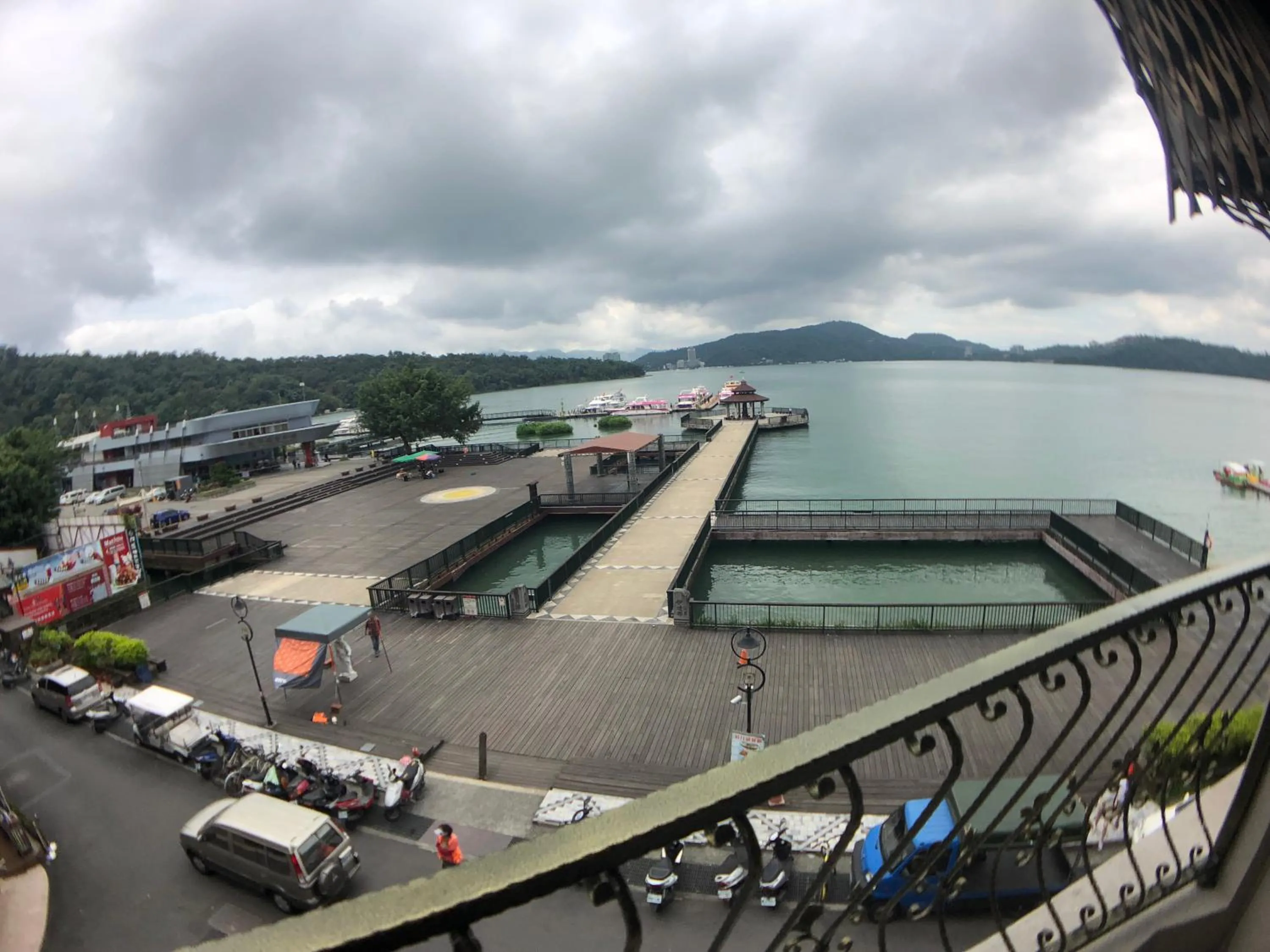 Photo of the whole room in Ming Yue Hu Hotel