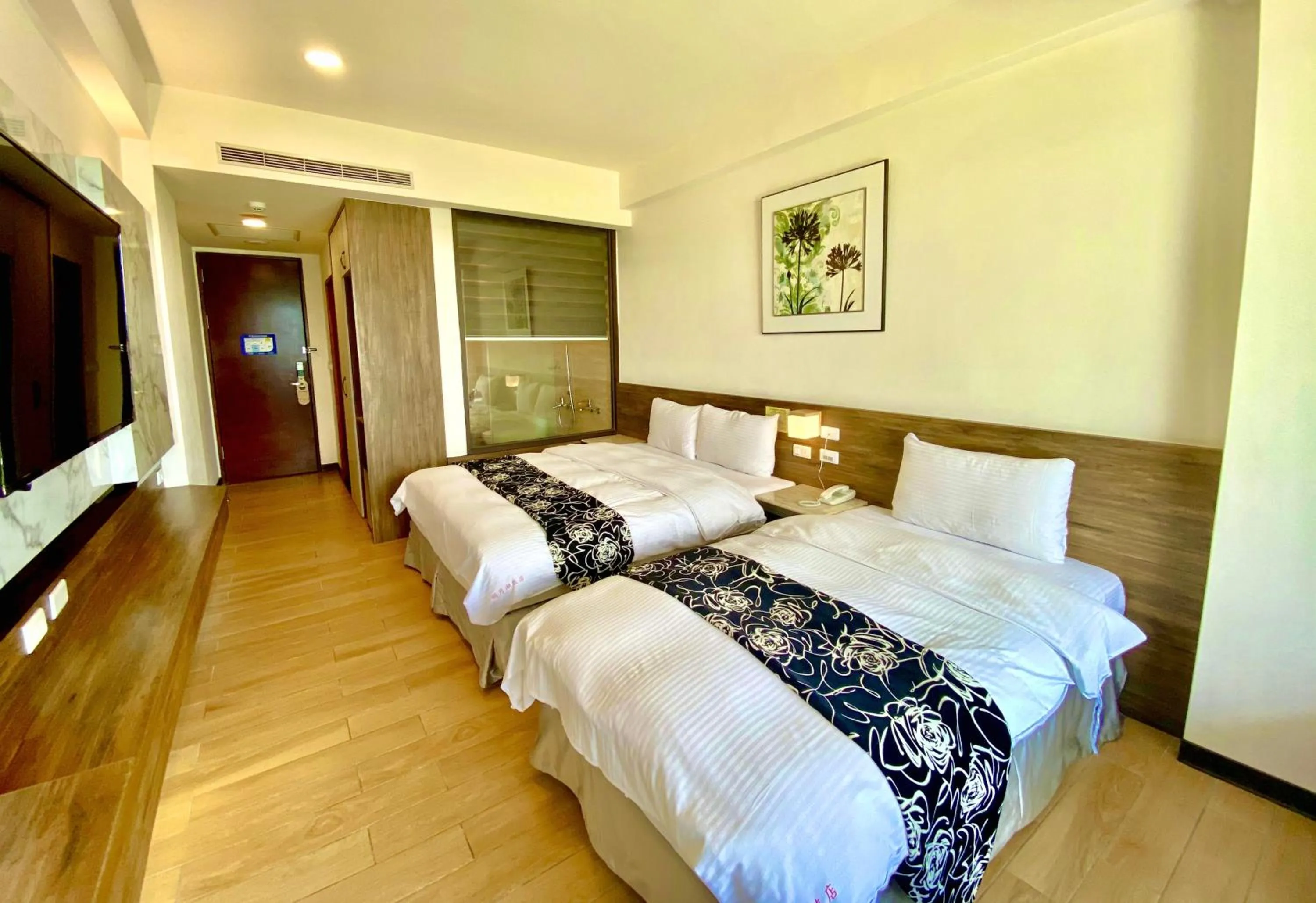 Bed in Ming Yue Hu Hotel