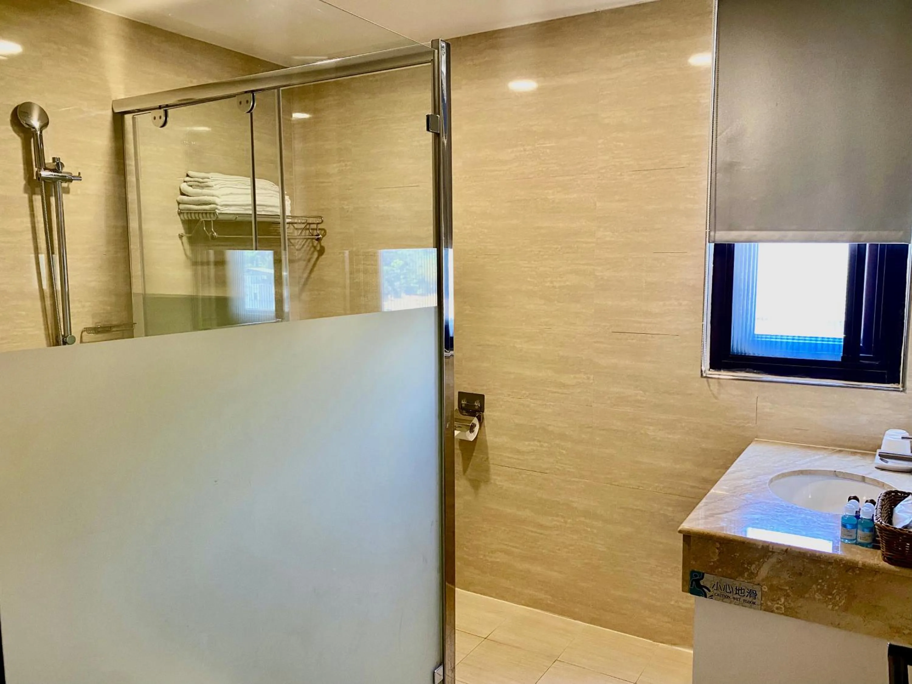 Bathroom in Ming Yue Hu Hotel