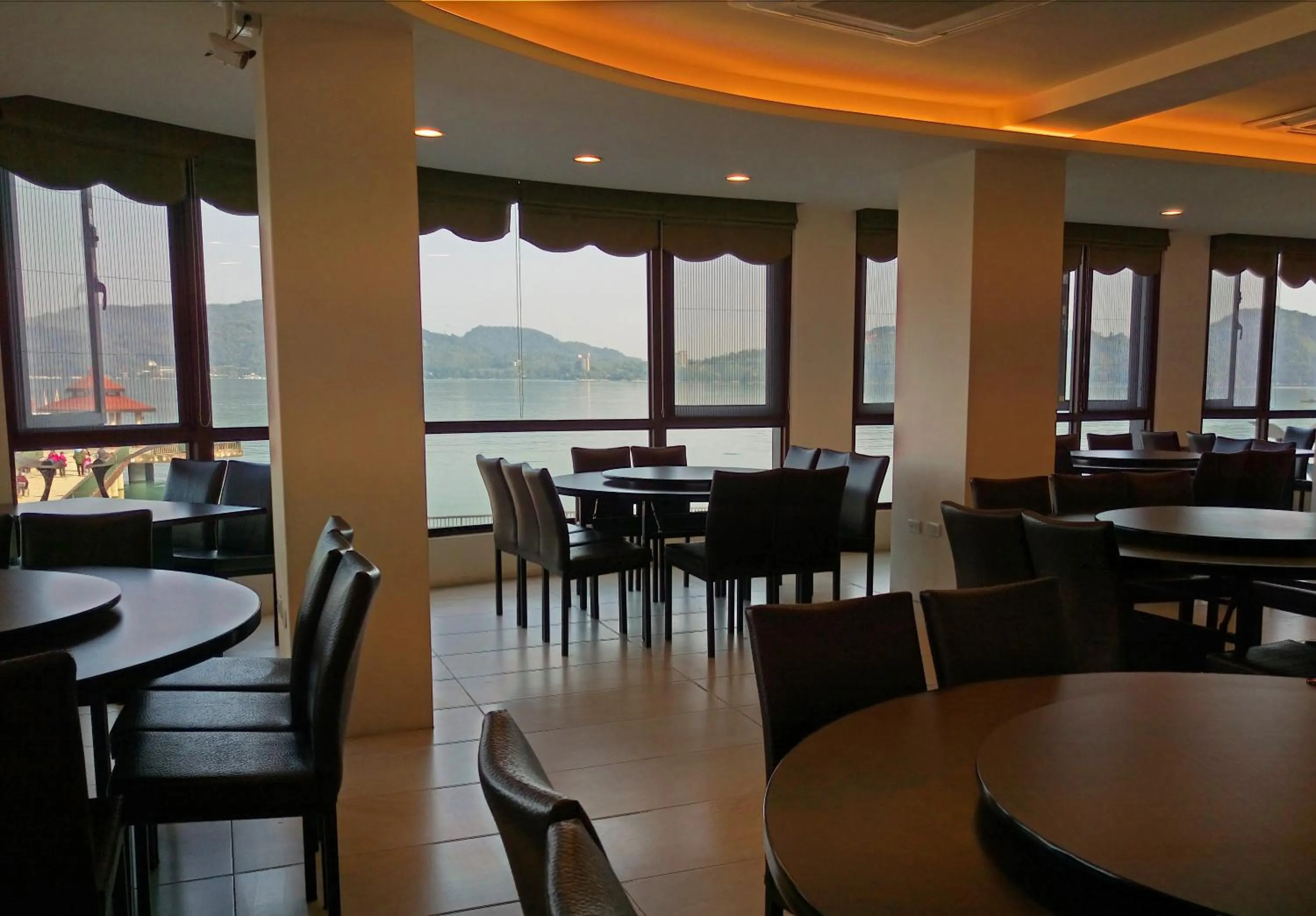 Restaurant/places to eat in Ming Yue Hu Hotel