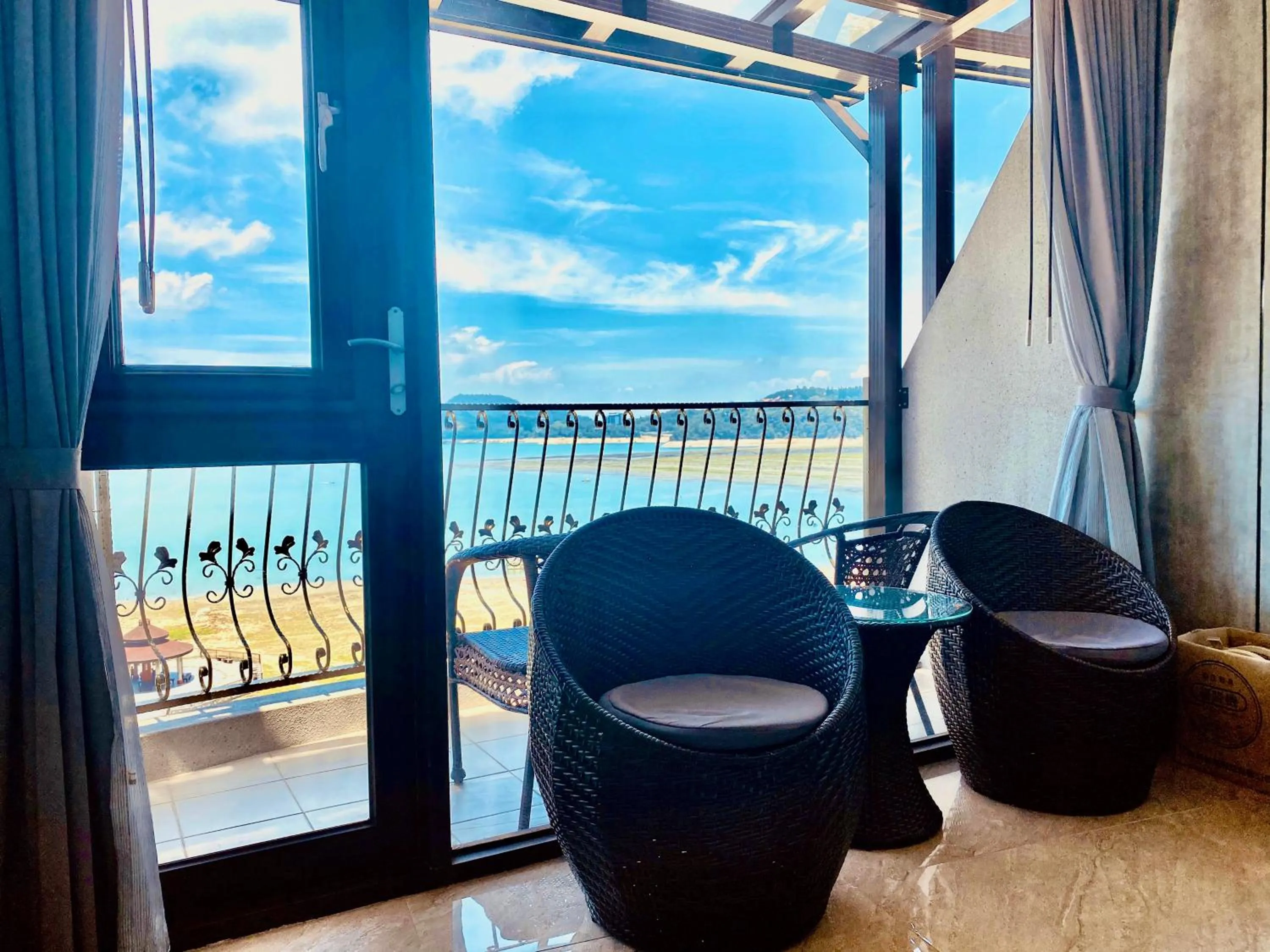 Balcony/Terrace in Ming Yue Hu Hotel