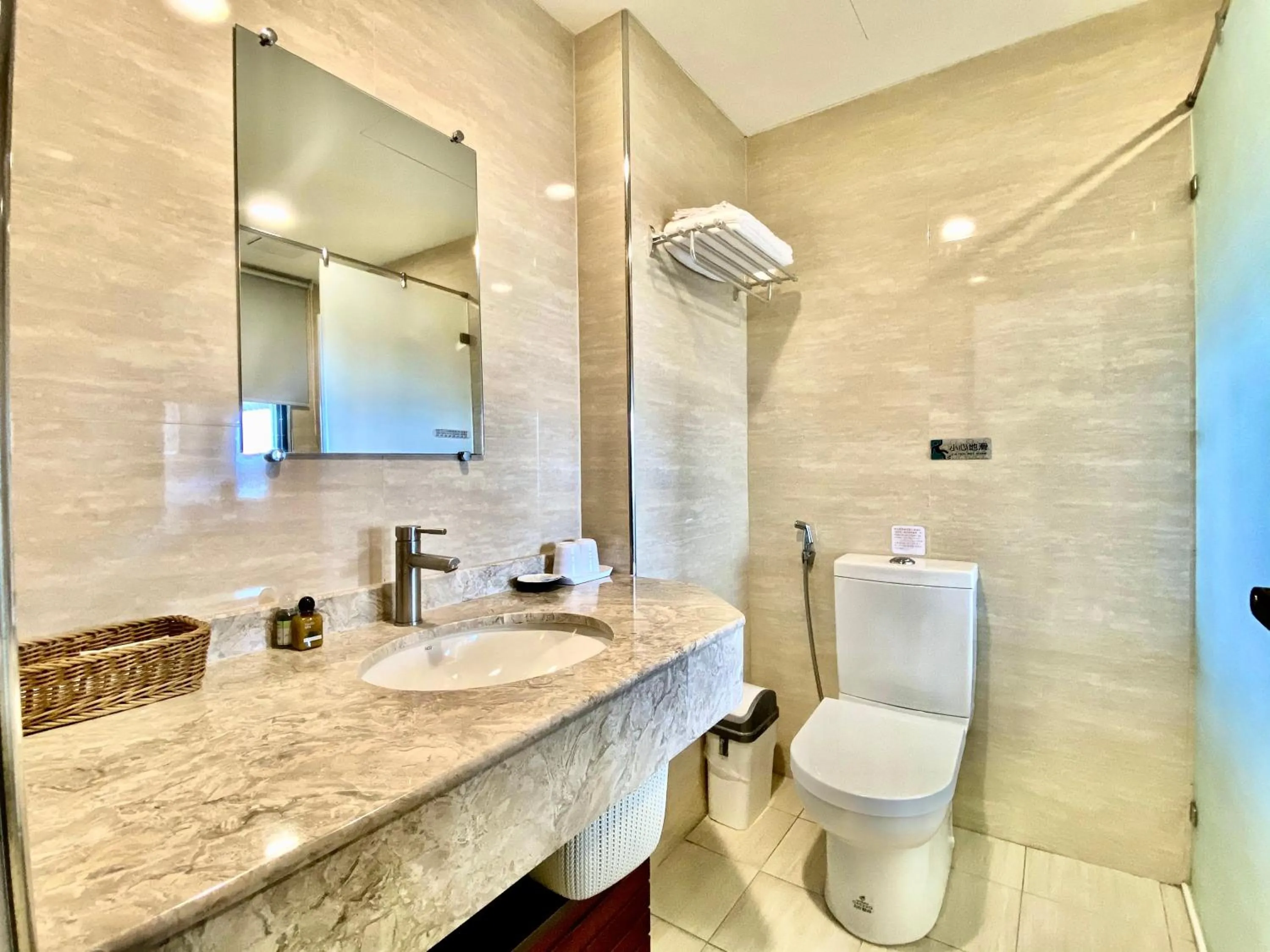 Bathroom in Ming Yue Hu Hotel