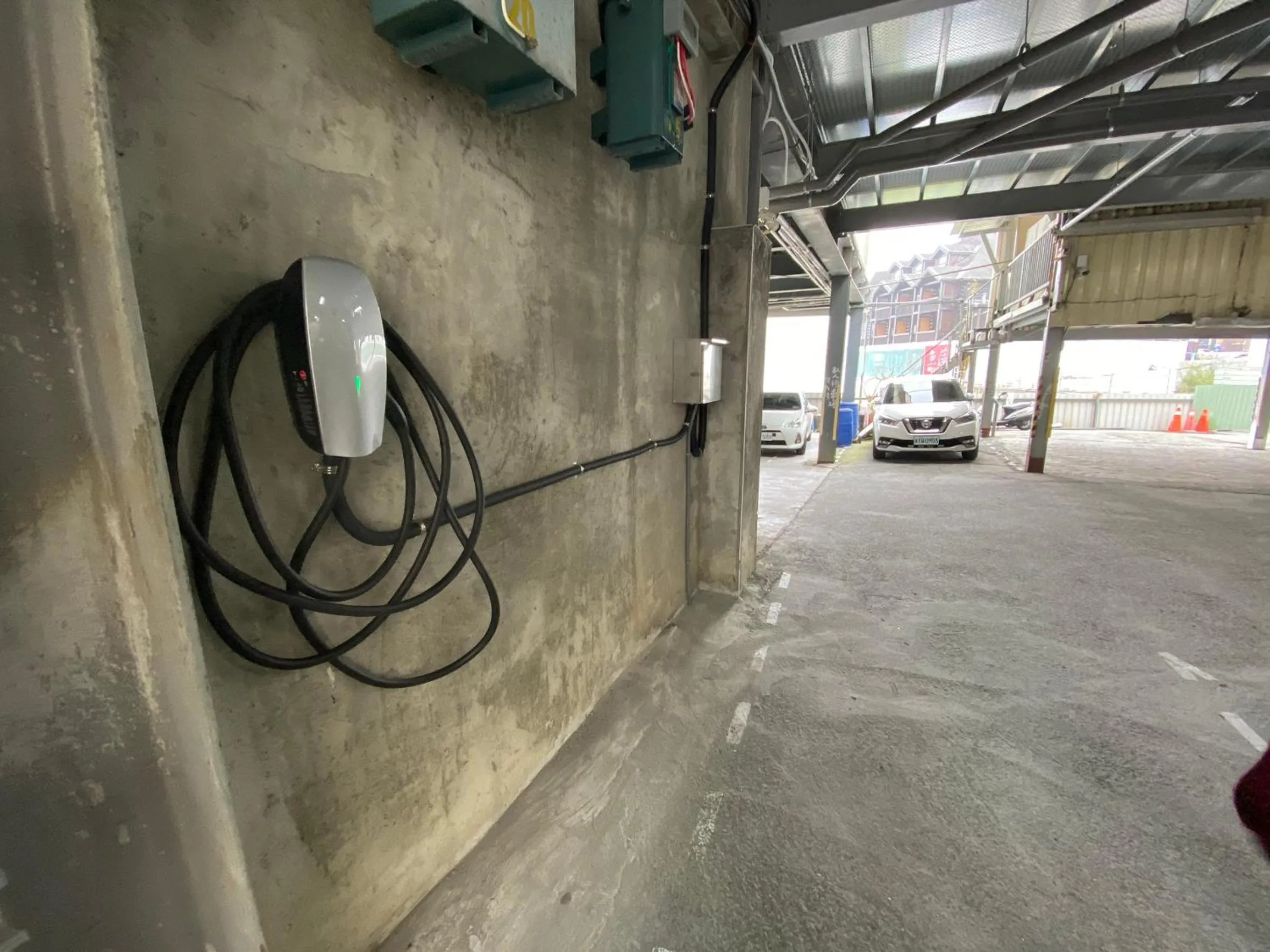 Parking in Ming Yue Hu Hotel