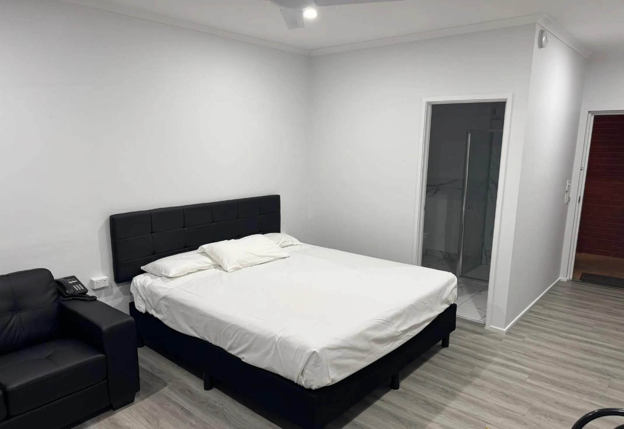 Bed in Footscray Motor Inn and Serviced Apartments
