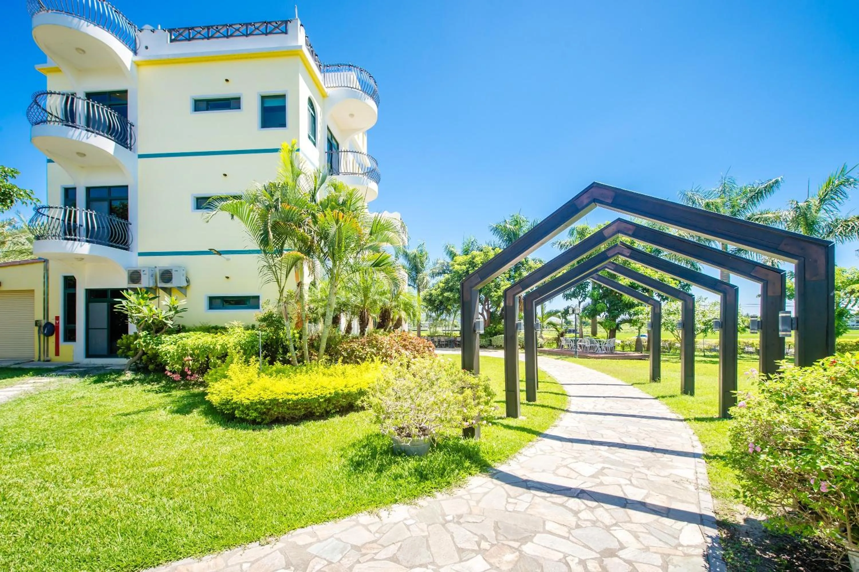 Property building in Summer Garden