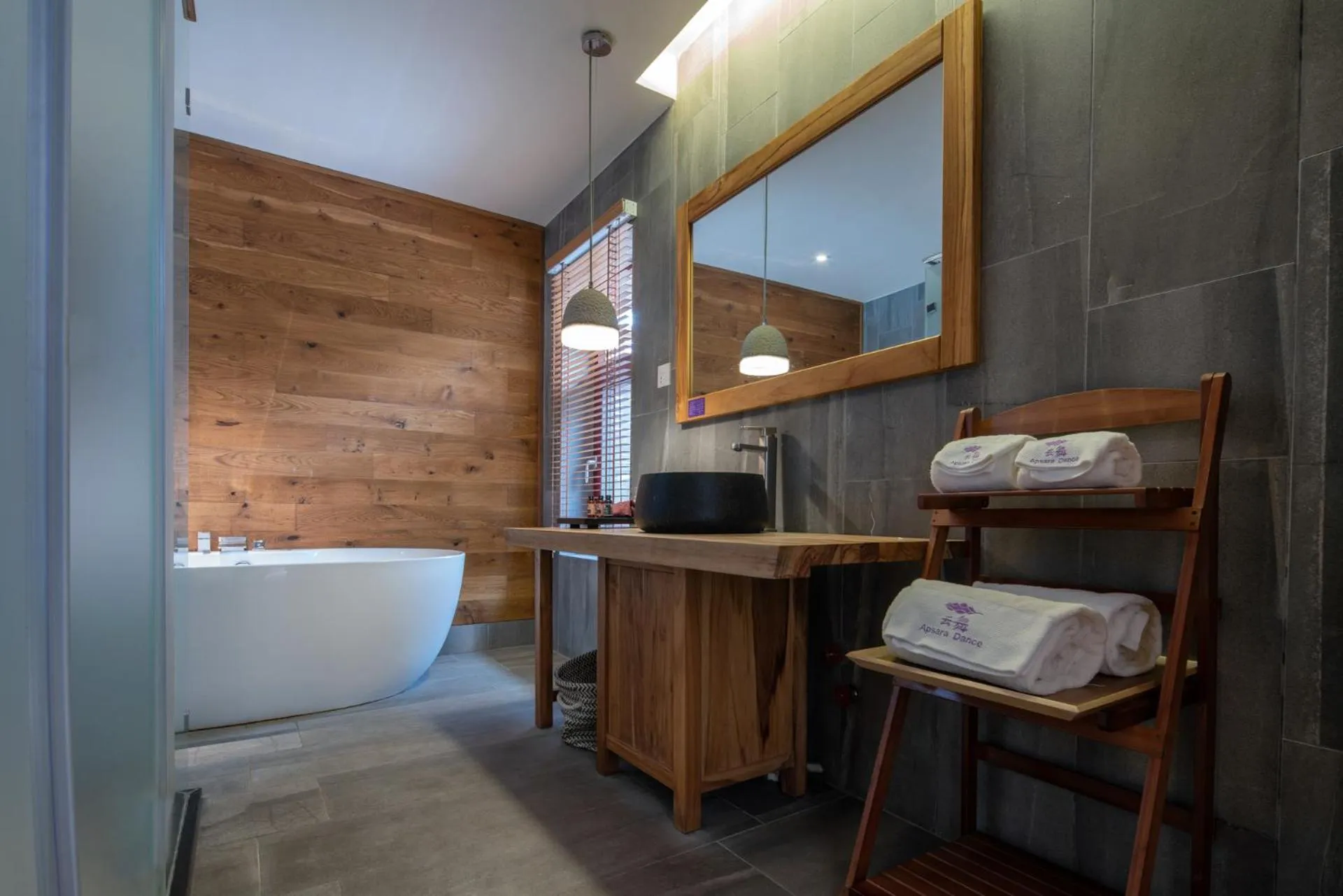 Shower in Yangshuo The Apsara Lodge