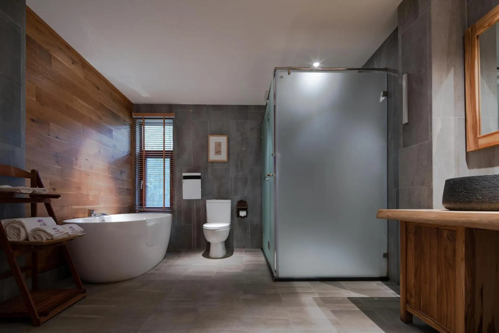 Shower in Yangshuo The Apsara Lodge