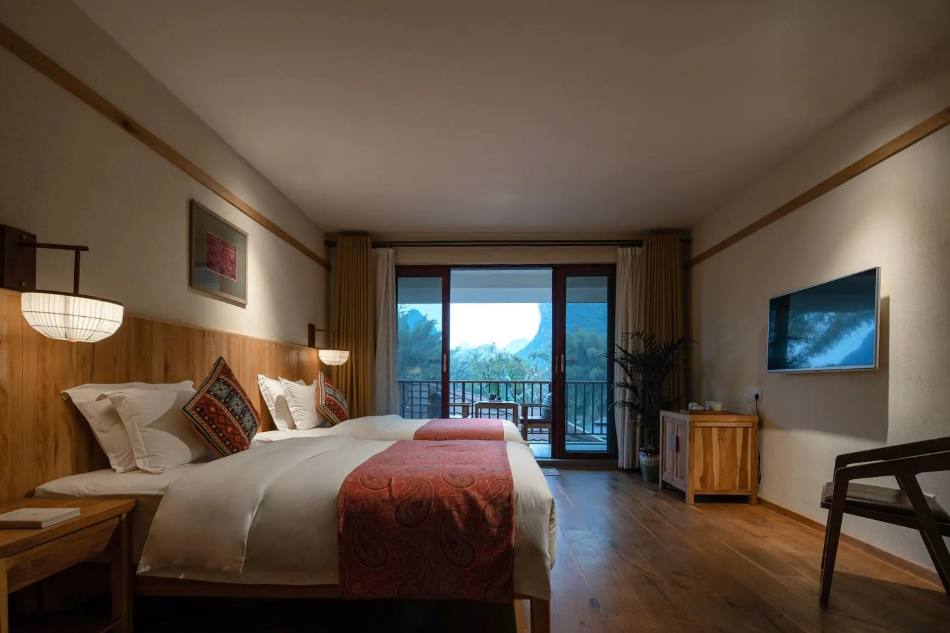 Photo of the whole room, Bed in Yangshuo The Apsara Lodge