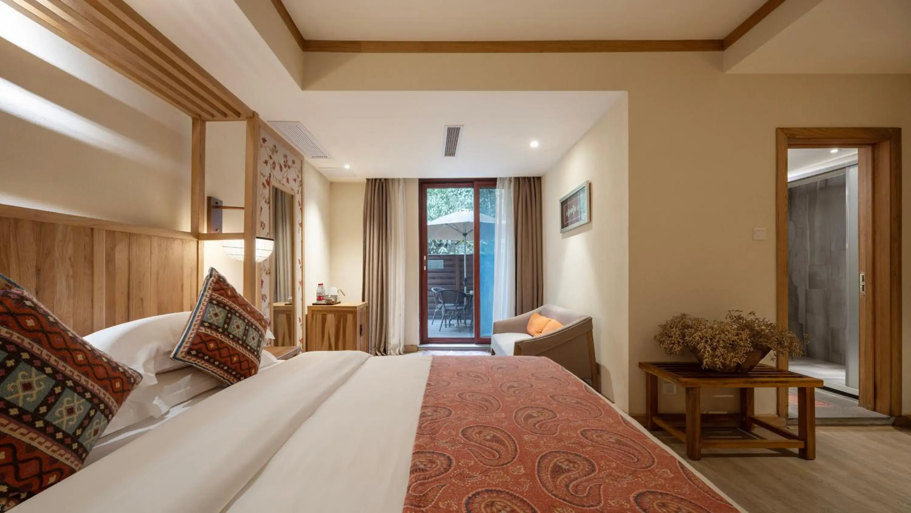 Comfort Queen Room with Balcony in Yangshuo The Apsara Lodge Comfort Queen Room with Balcony in Yangshuo The Apsara Lodge