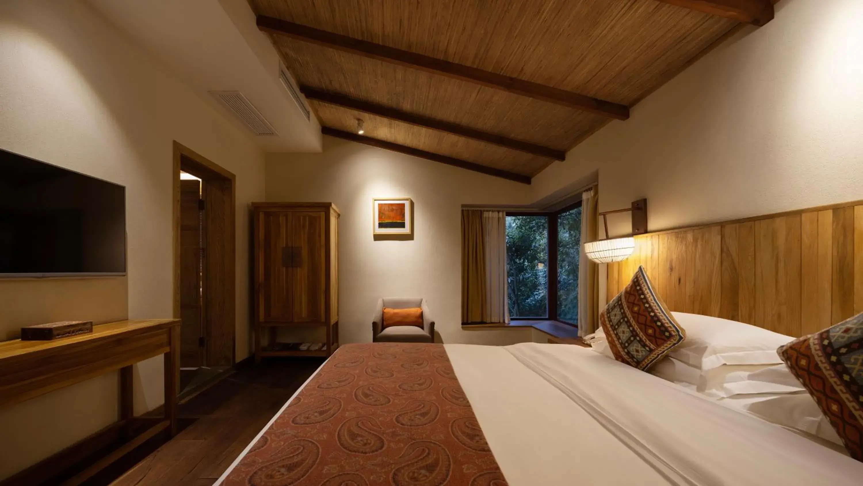 Deluxe Suite with Balcony in Yangshuo The Apsara Lodge Deluxe Suite with Balcony in Yangshuo The Apsara Lodge