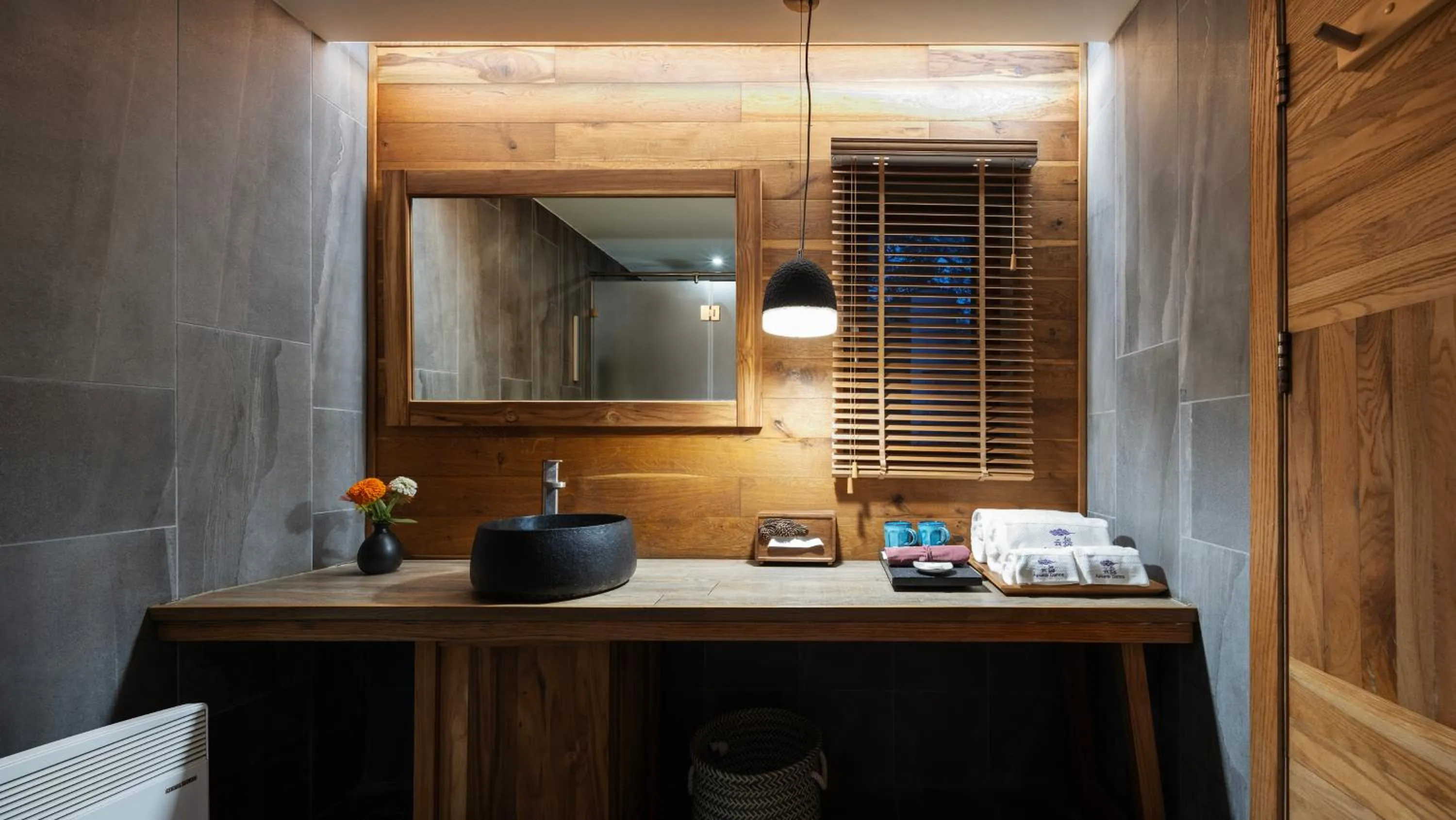 Toilet in Yangshuo The Apsara Lodge