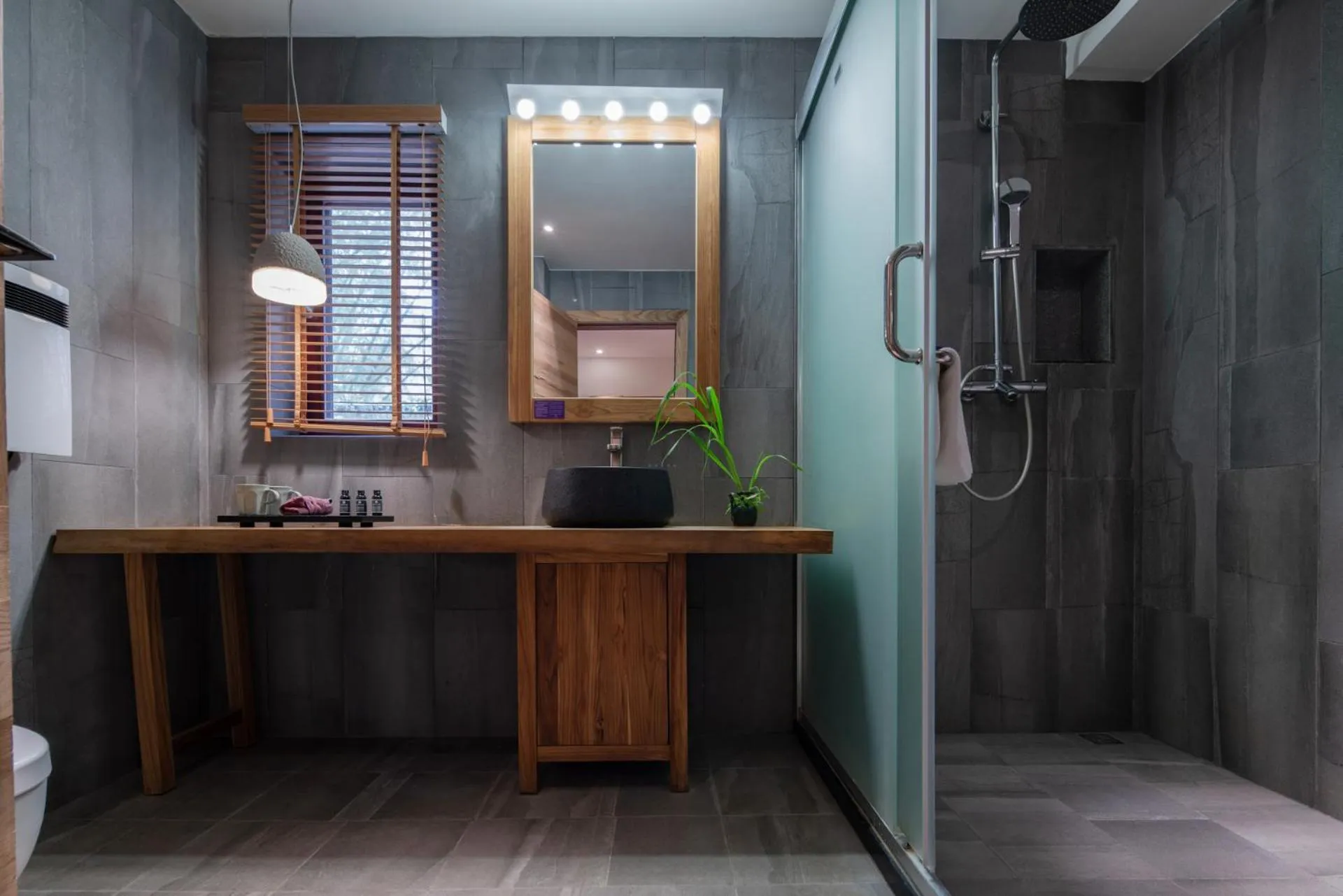 Shower in Yangshuo The Apsara Lodge