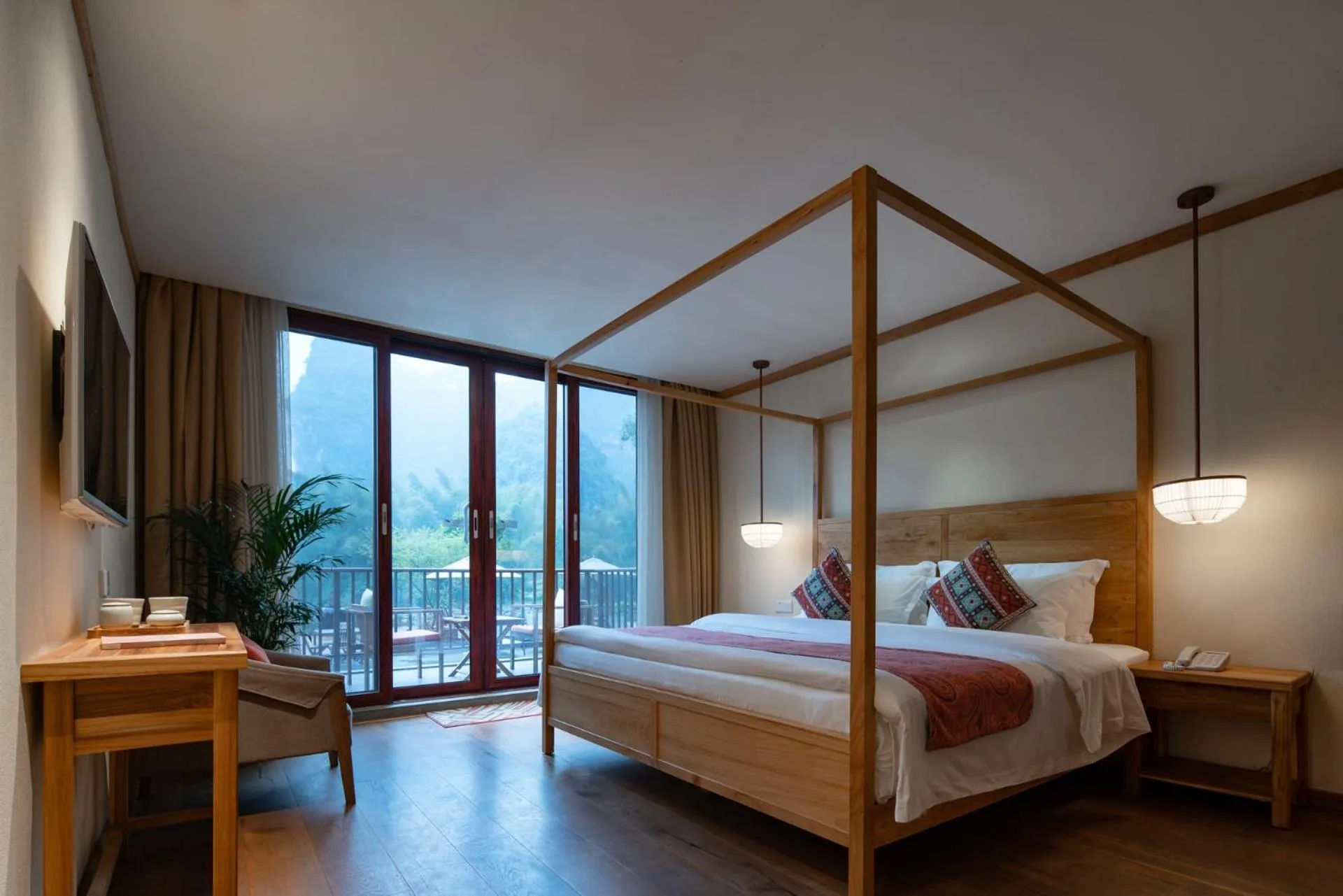 Photo of the whole room, Bed in Yangshuo The Apsara Lodge