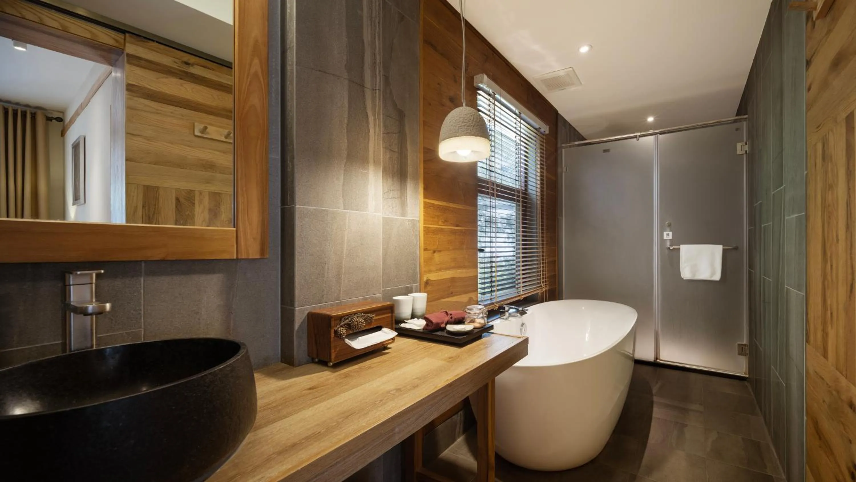 Shower in Yangshuo The Apsara Lodge