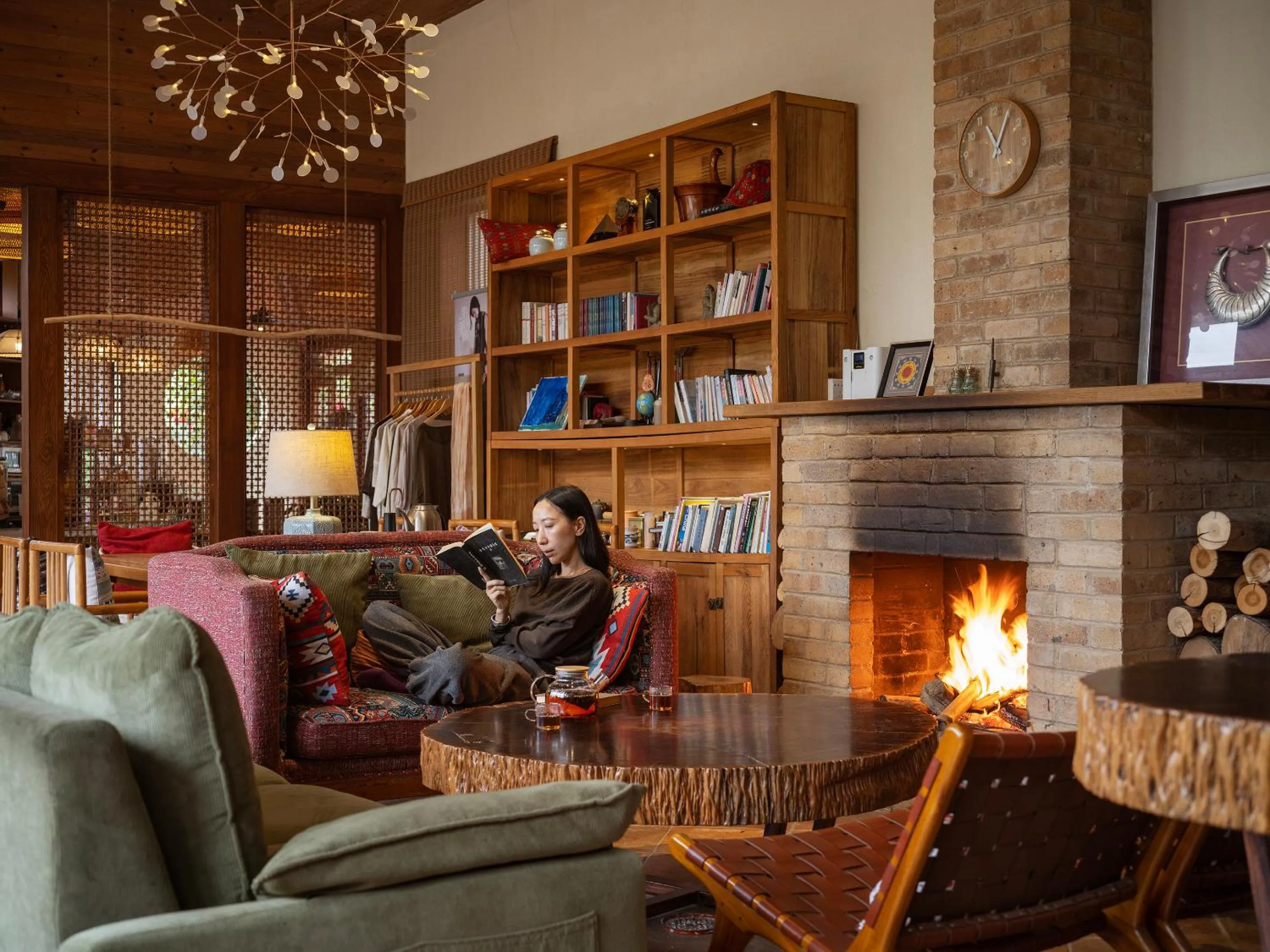 Library in Yangshuo The Apsara Lodge