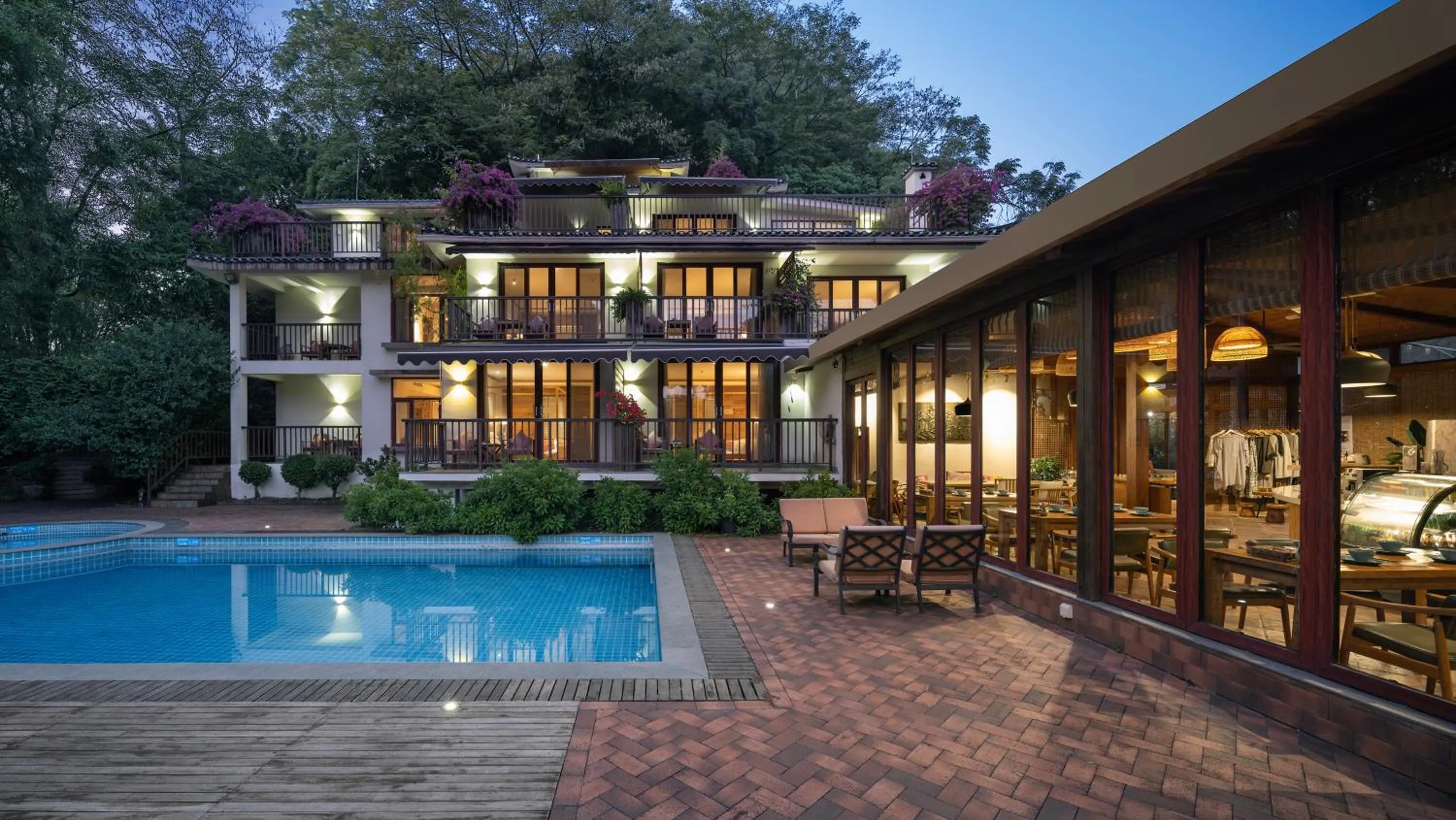 Property building in Yangshuo The Apsara Lodge