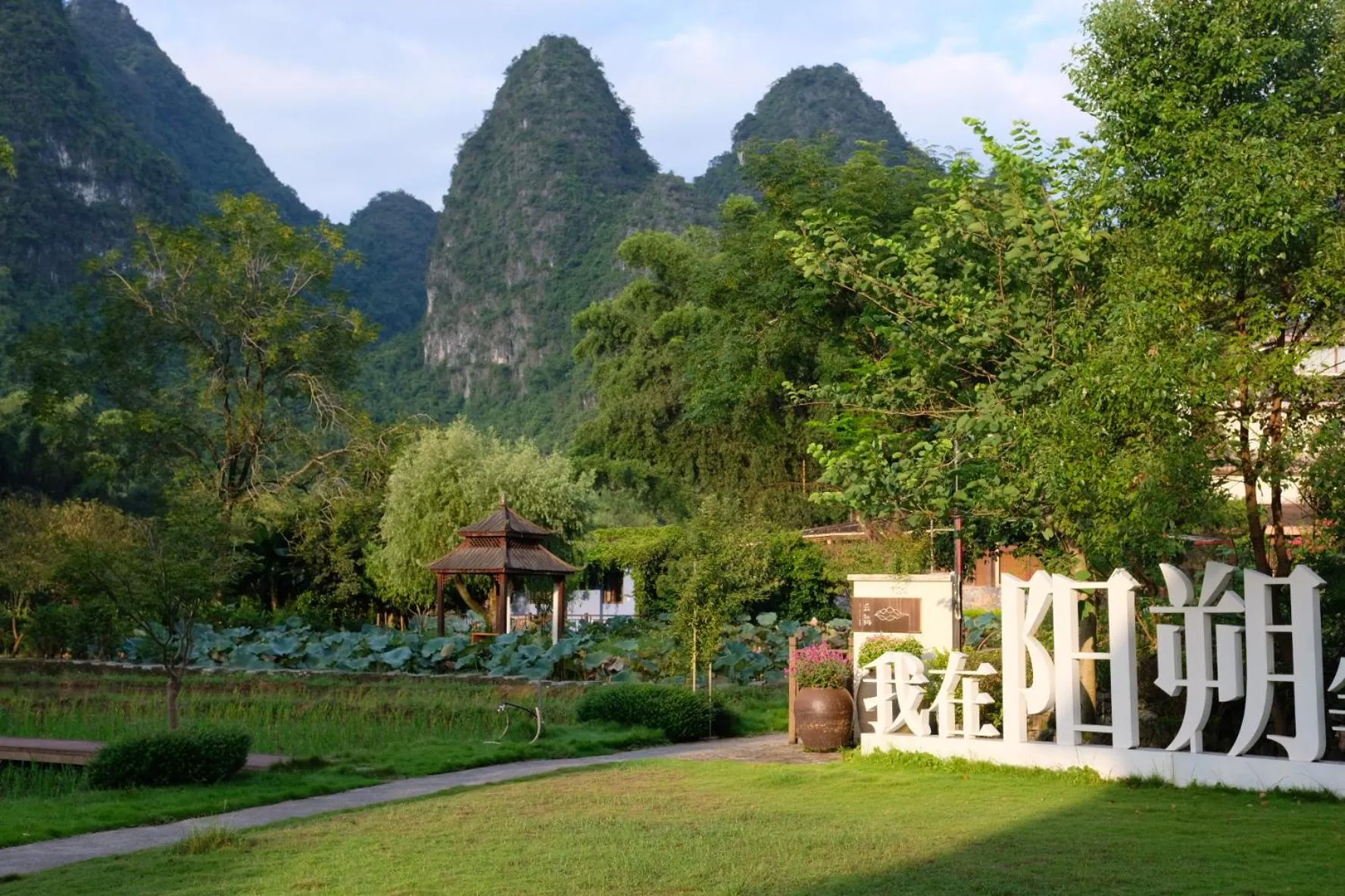 Facade/entrance in Yangshuo The Apsara Lodge