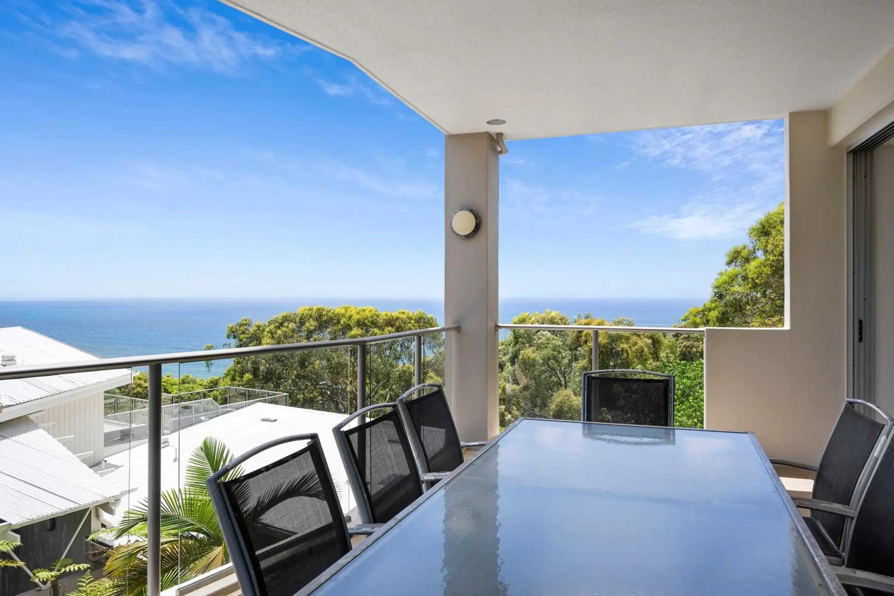 Two-Bedroom Apartment with Ocean View in Rainbow Ocean Palms Resort Two-Bedroom Apartment with Ocean View in Rainbow Ocean Palms Resort