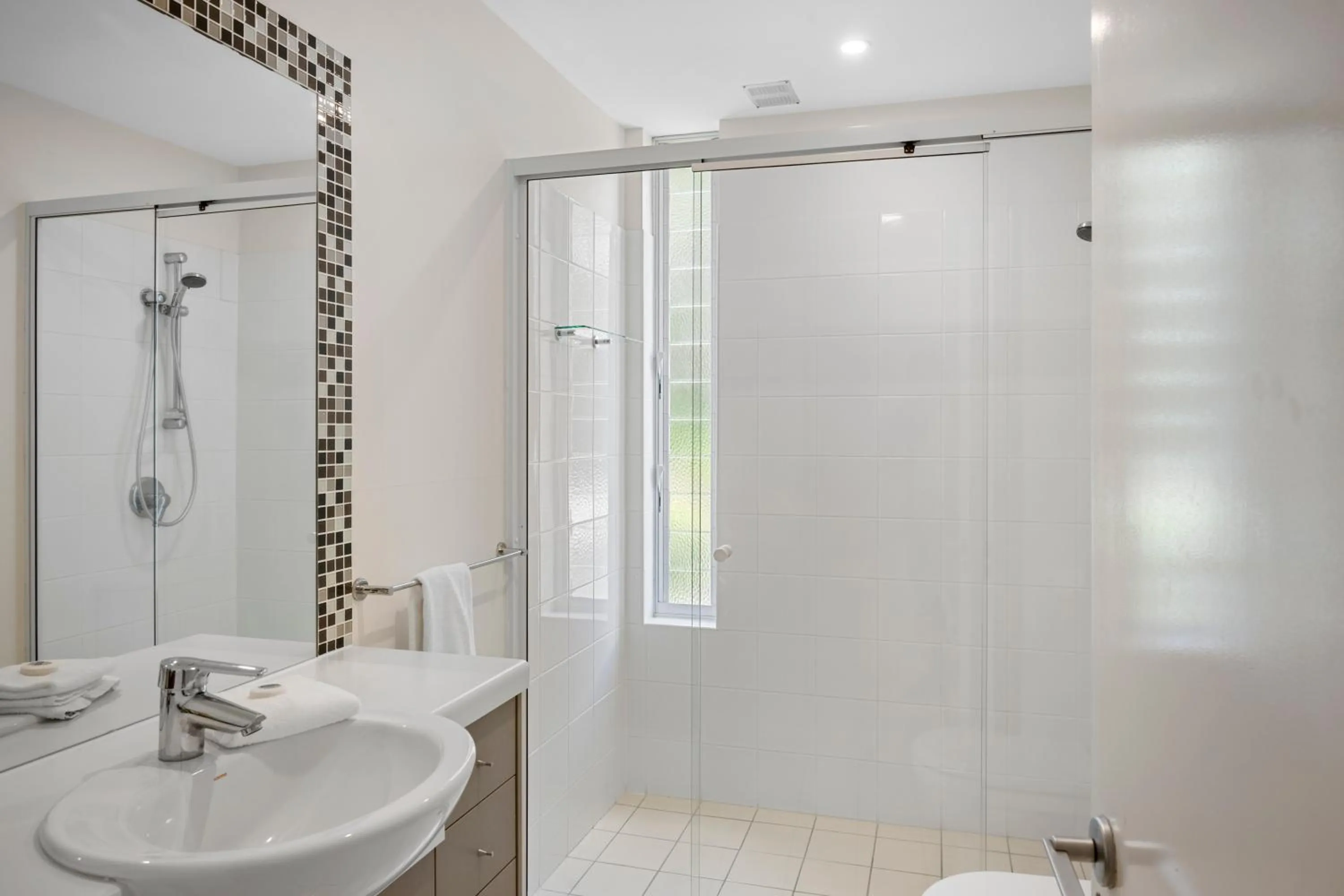 Shower in Rainbow Ocean Palms Resort