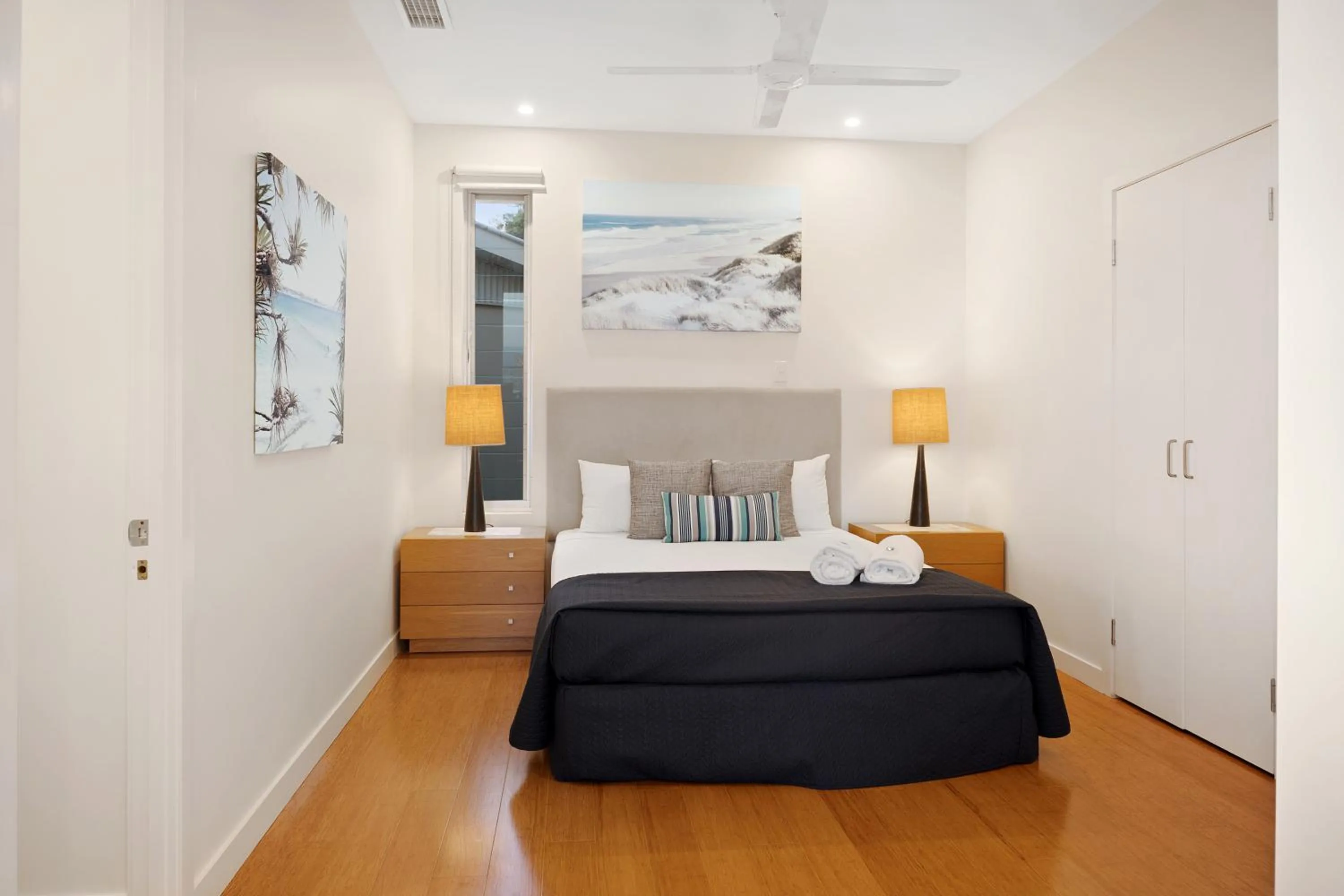 Bedroom, Bed in Rainbow Ocean Palms Resort