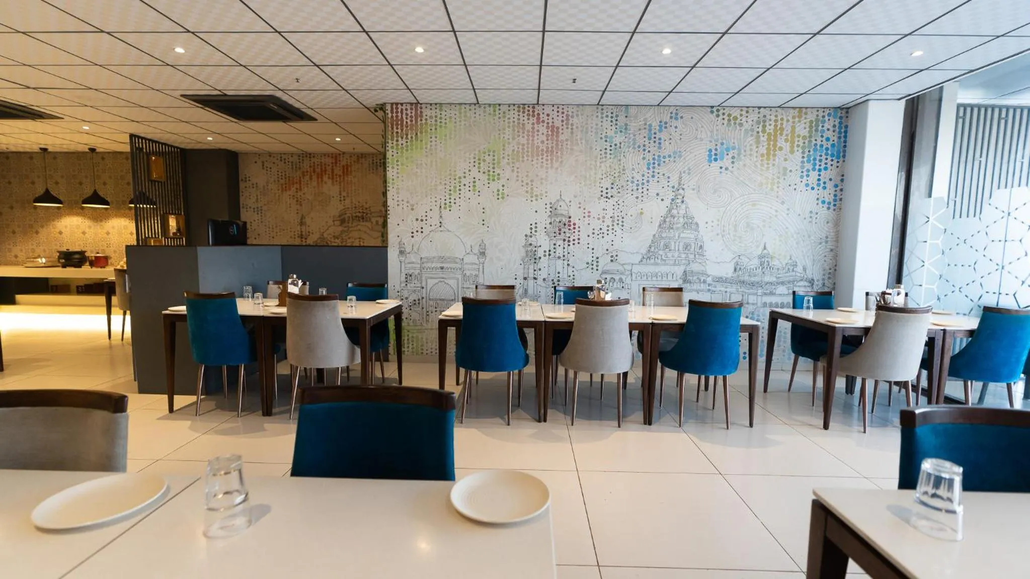 Restaurant/places to eat in 7 Apple Hotel Aurangabad