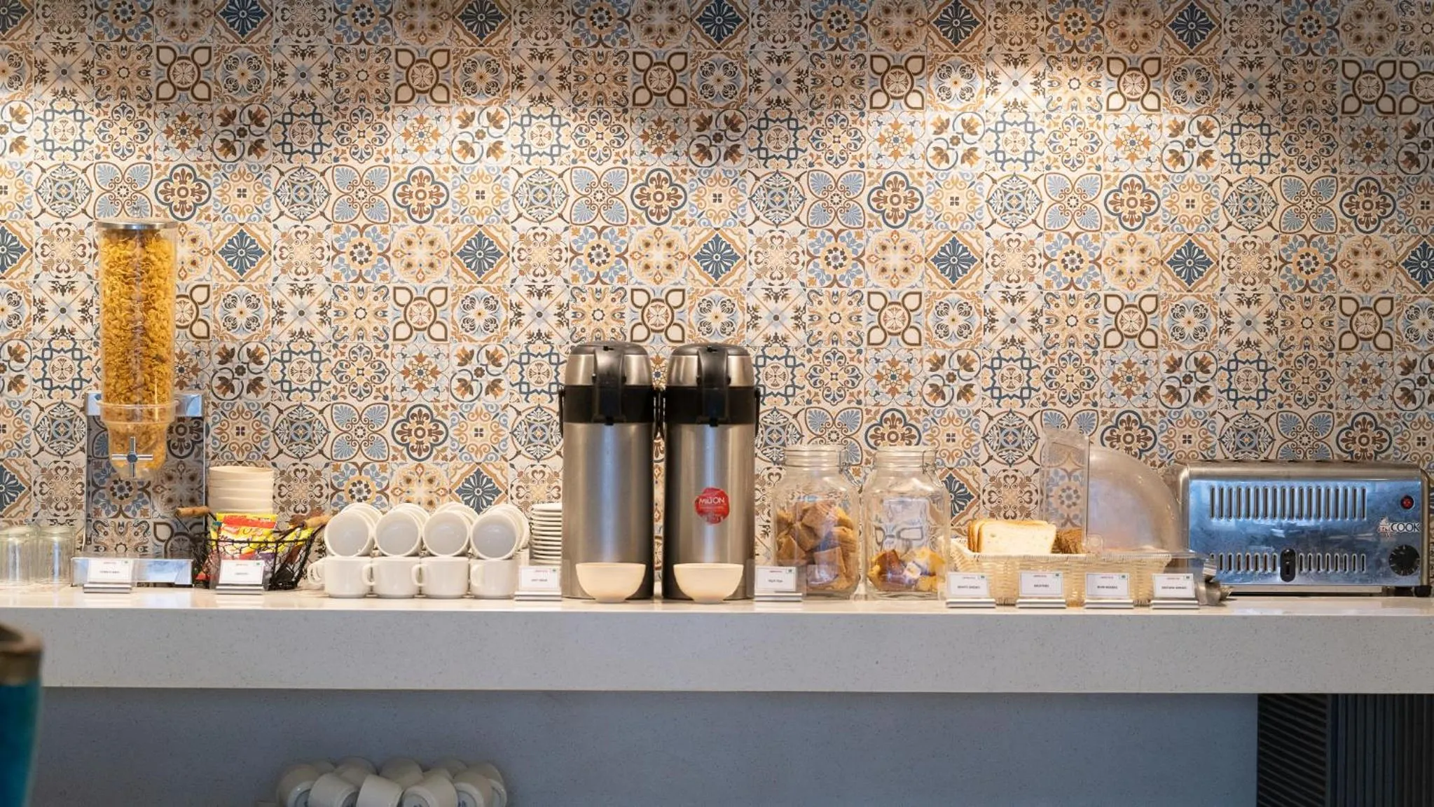 Breakfast in 7 Apple Hotel Aurangabad