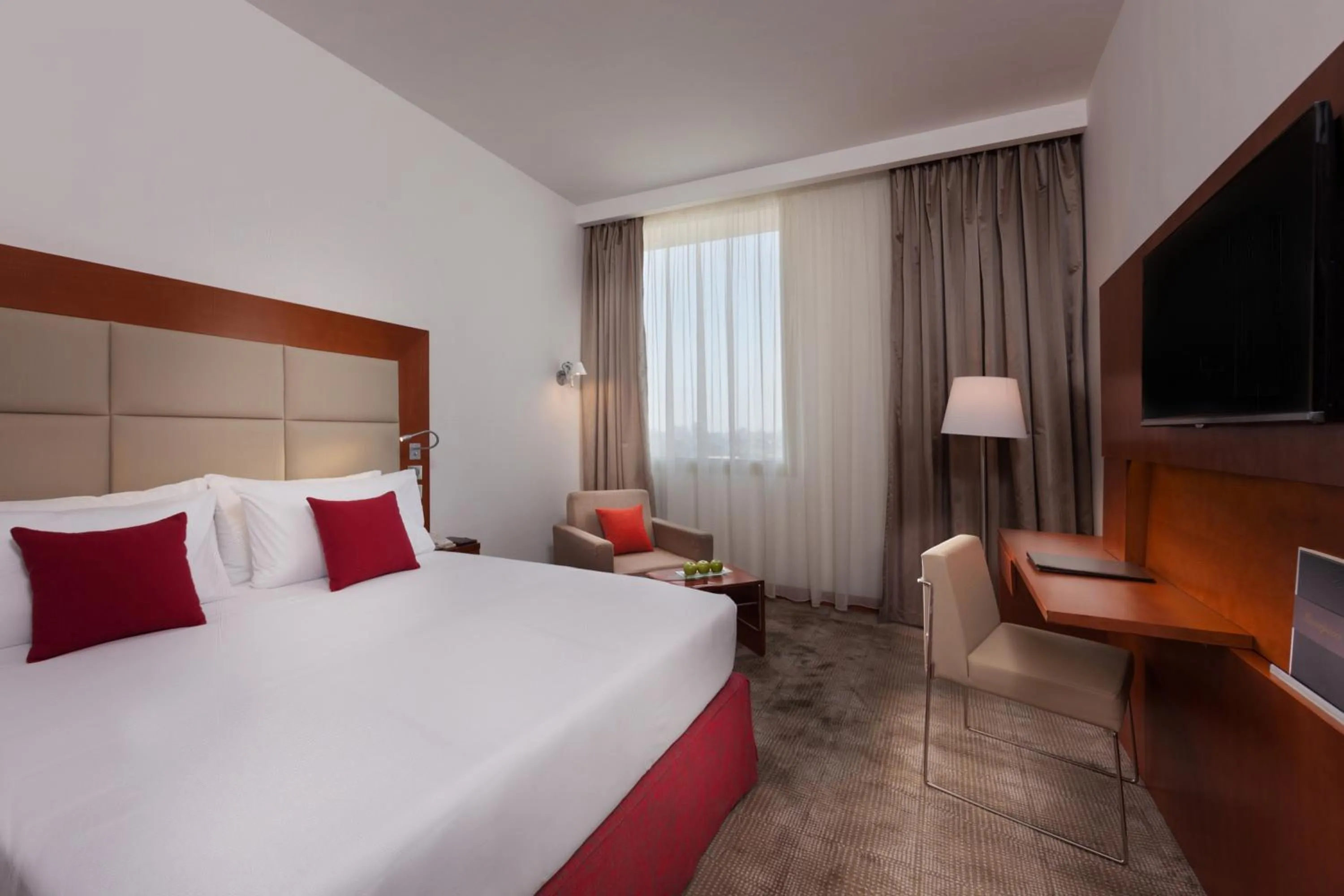 Bedroom, Bed in Steigenberger Hotel El Tahrir Cairo