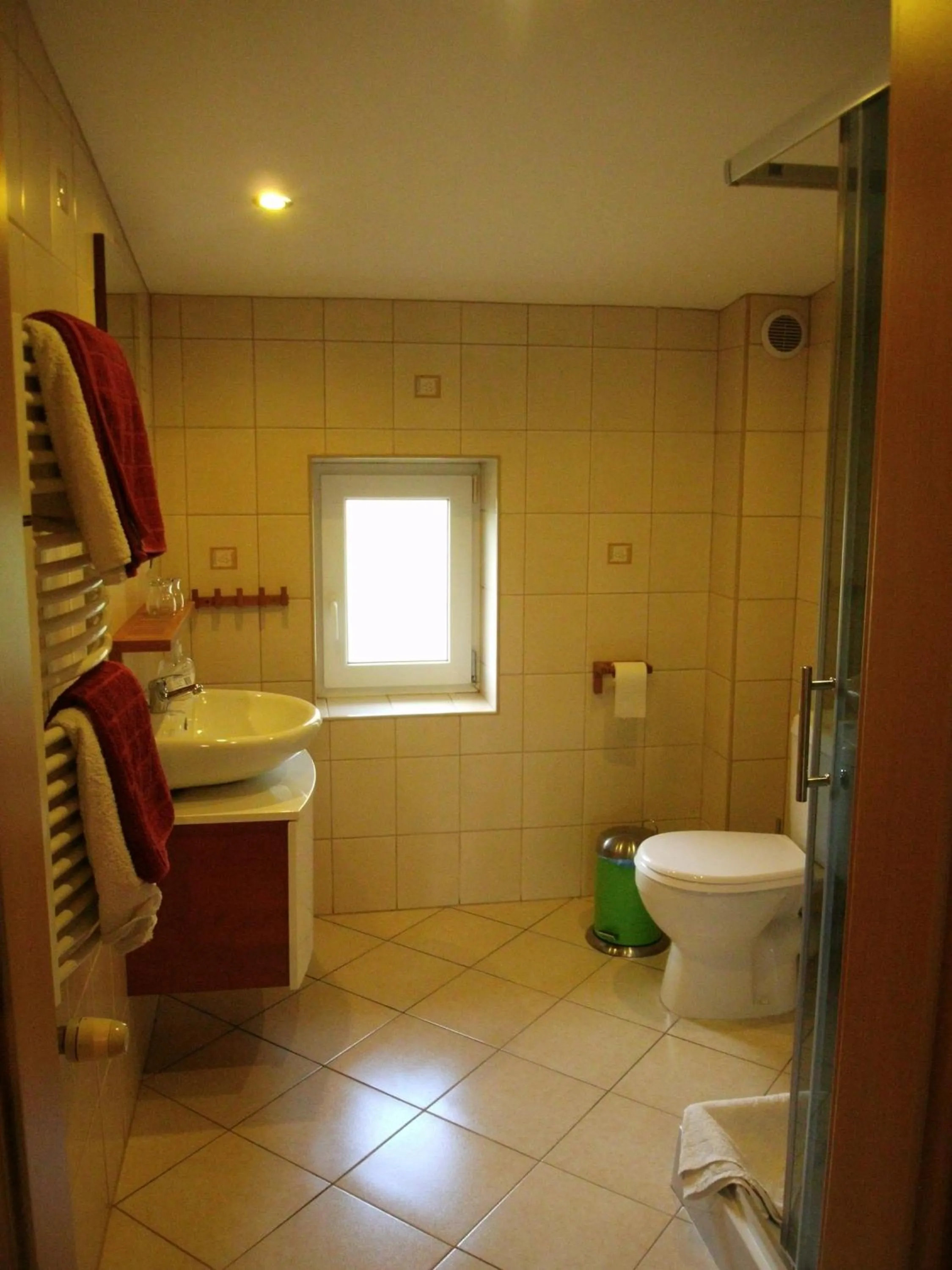 Photo of the whole room in W Starym Ogrodnictwie