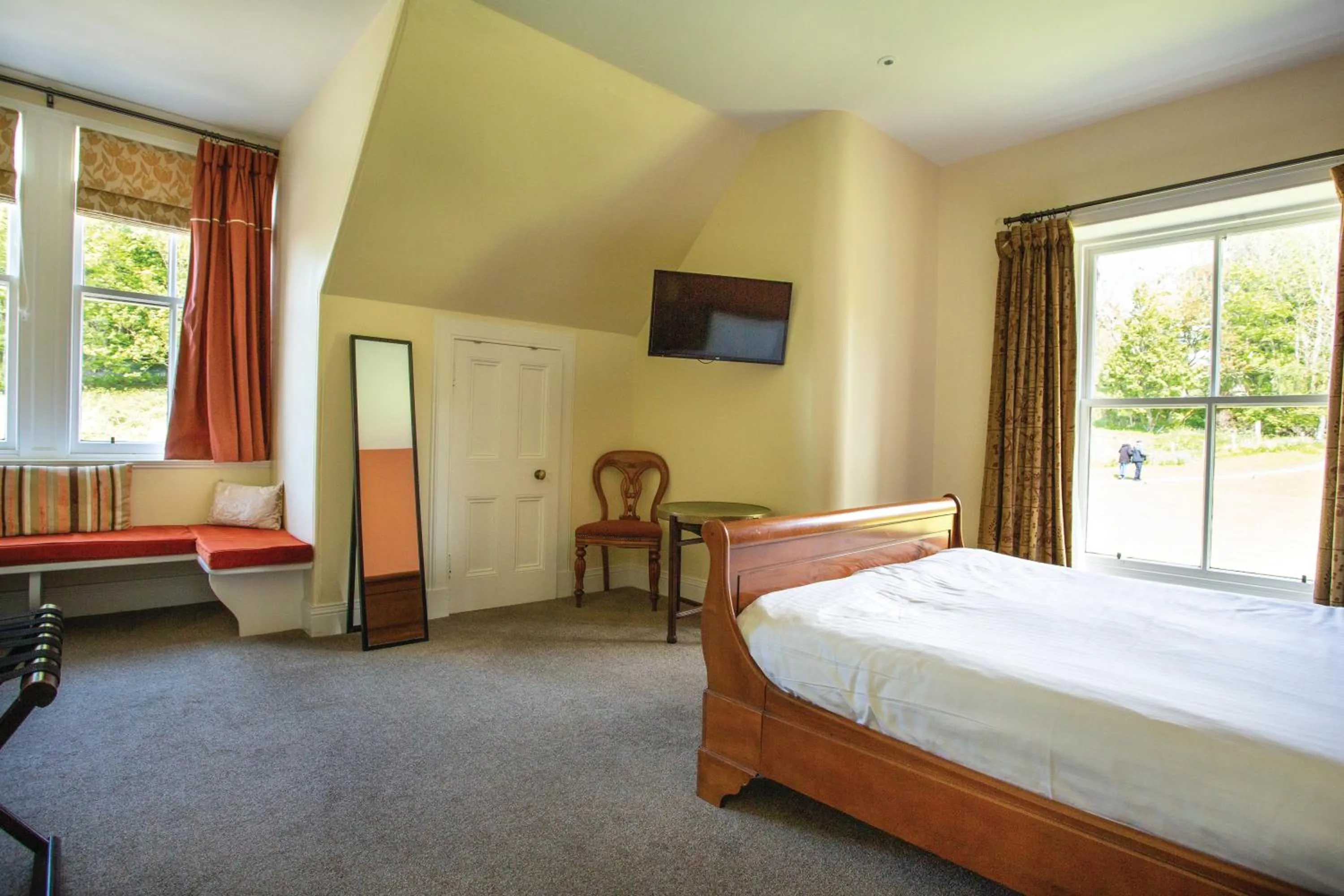 Photo of the whole room, Bed in Loch Melfort Hotel