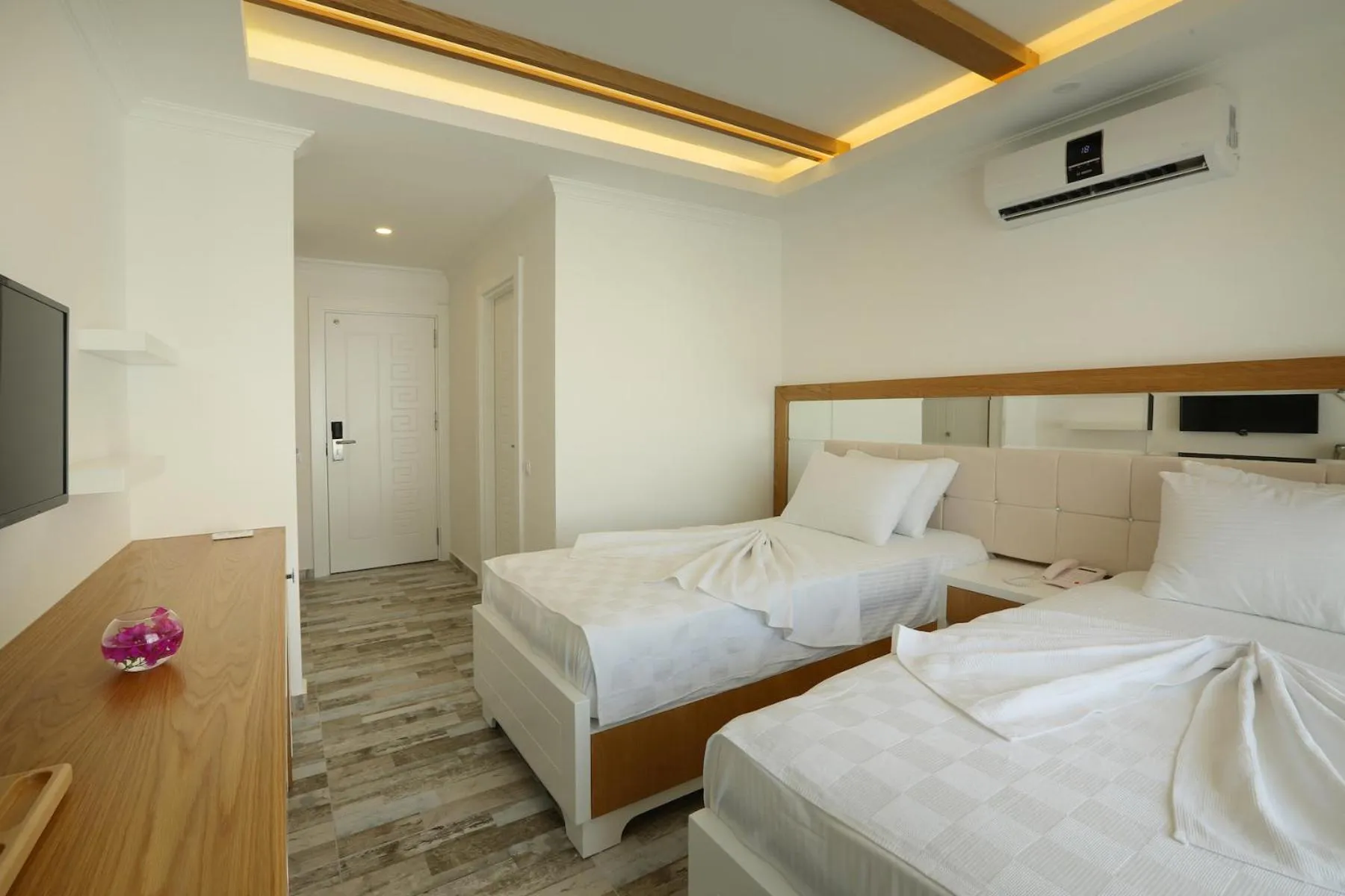 TV and multimedia, Bed in Payam Hotel