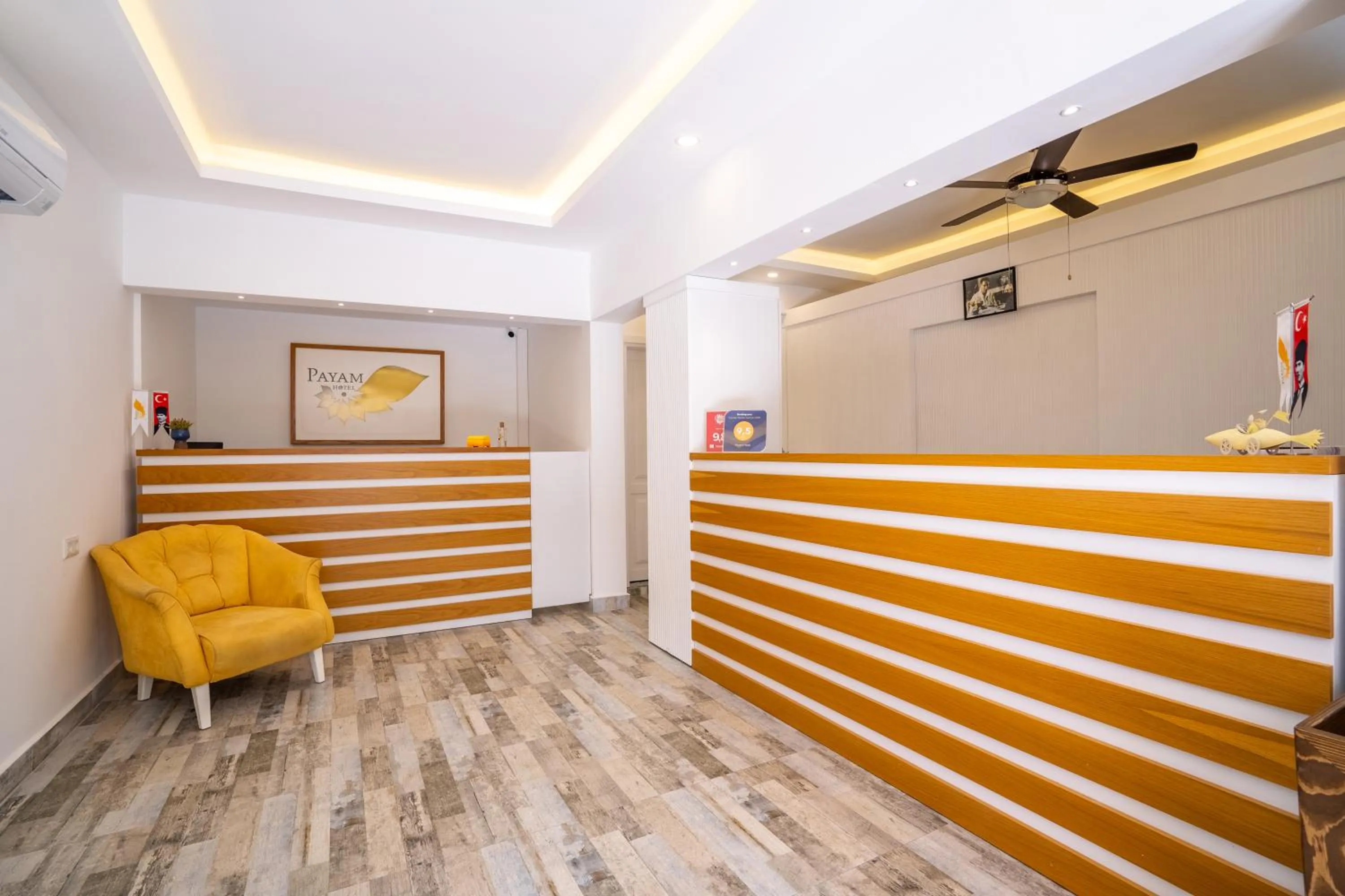 Lobby or reception in Payam Hotel