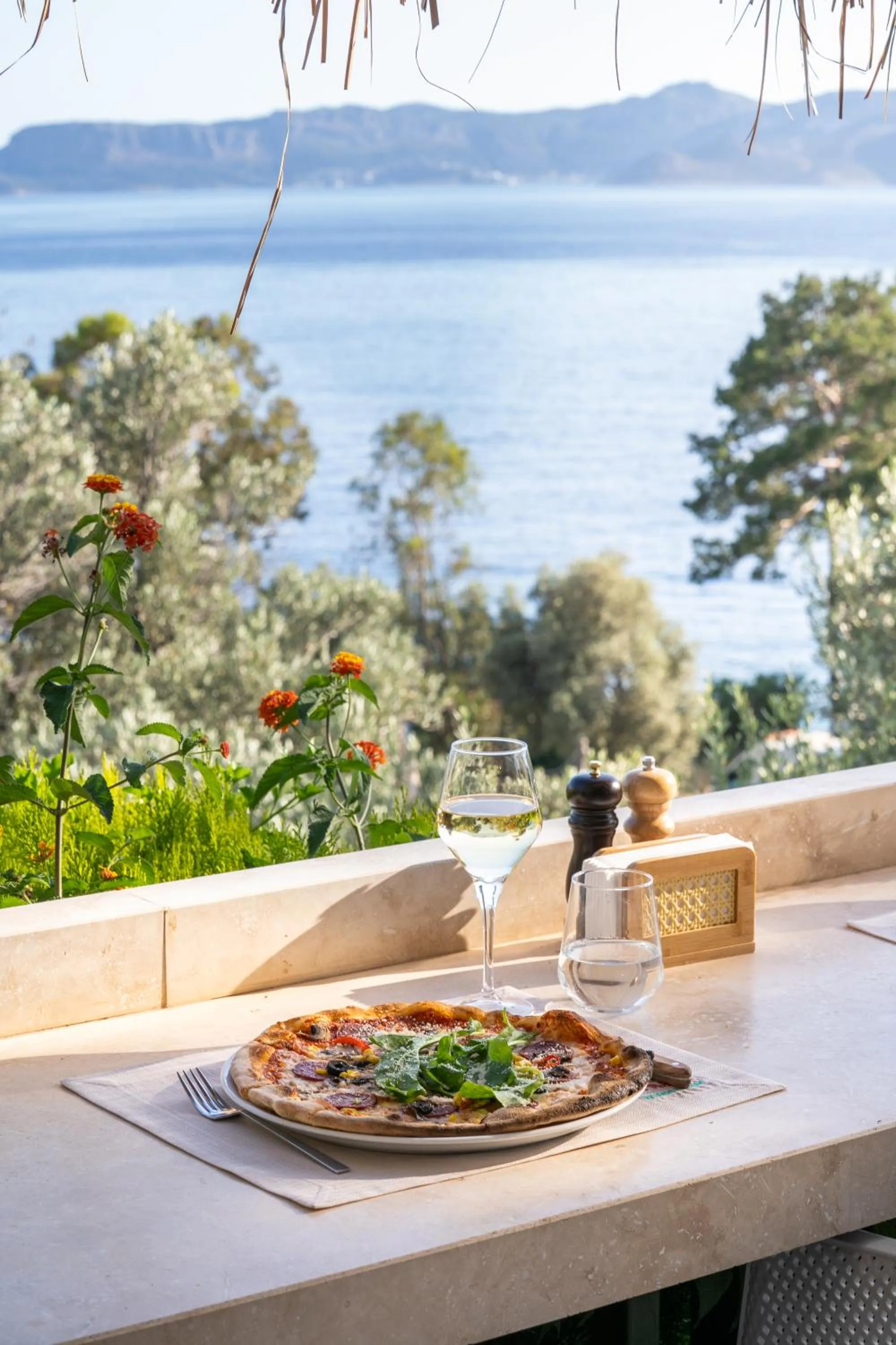 Restaurant/places to eat in Payam Hotel