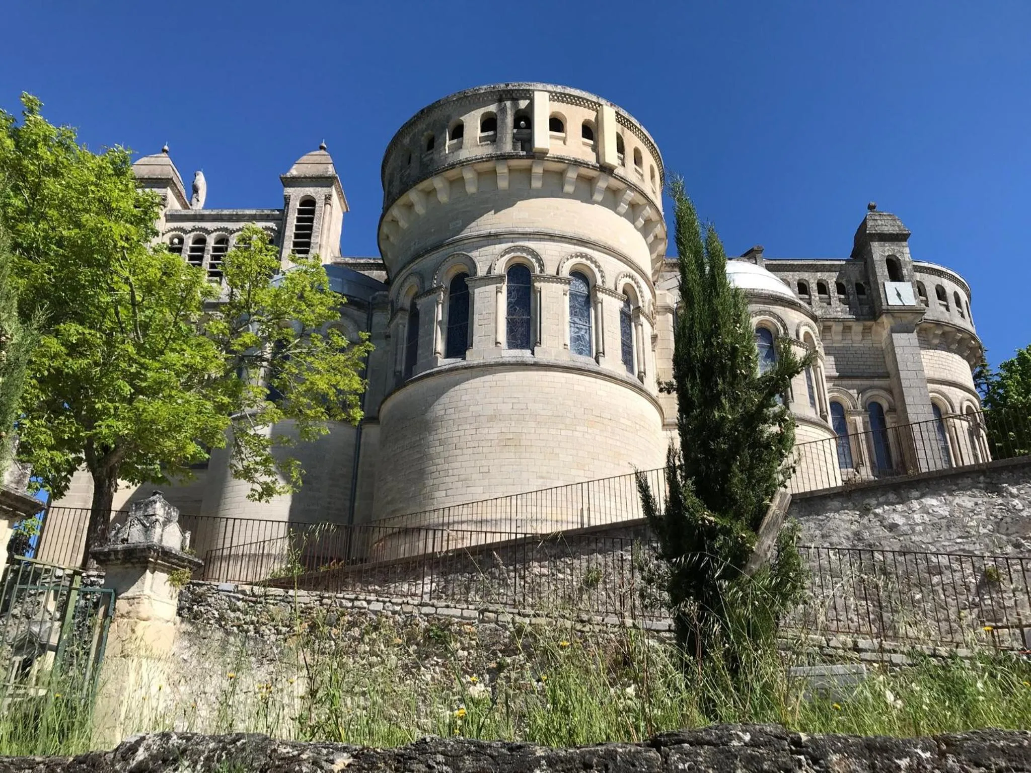 Other in La maison sur la place