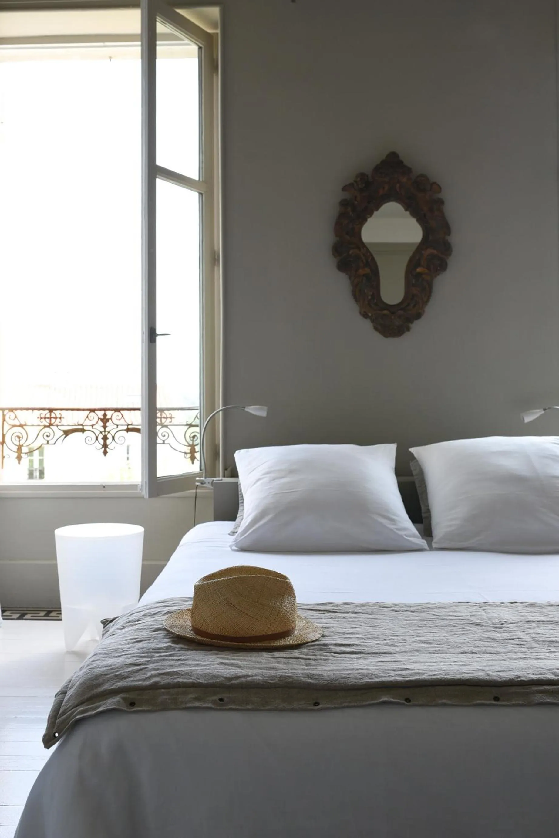 Photo of the whole room, Bed in La maison sur la place