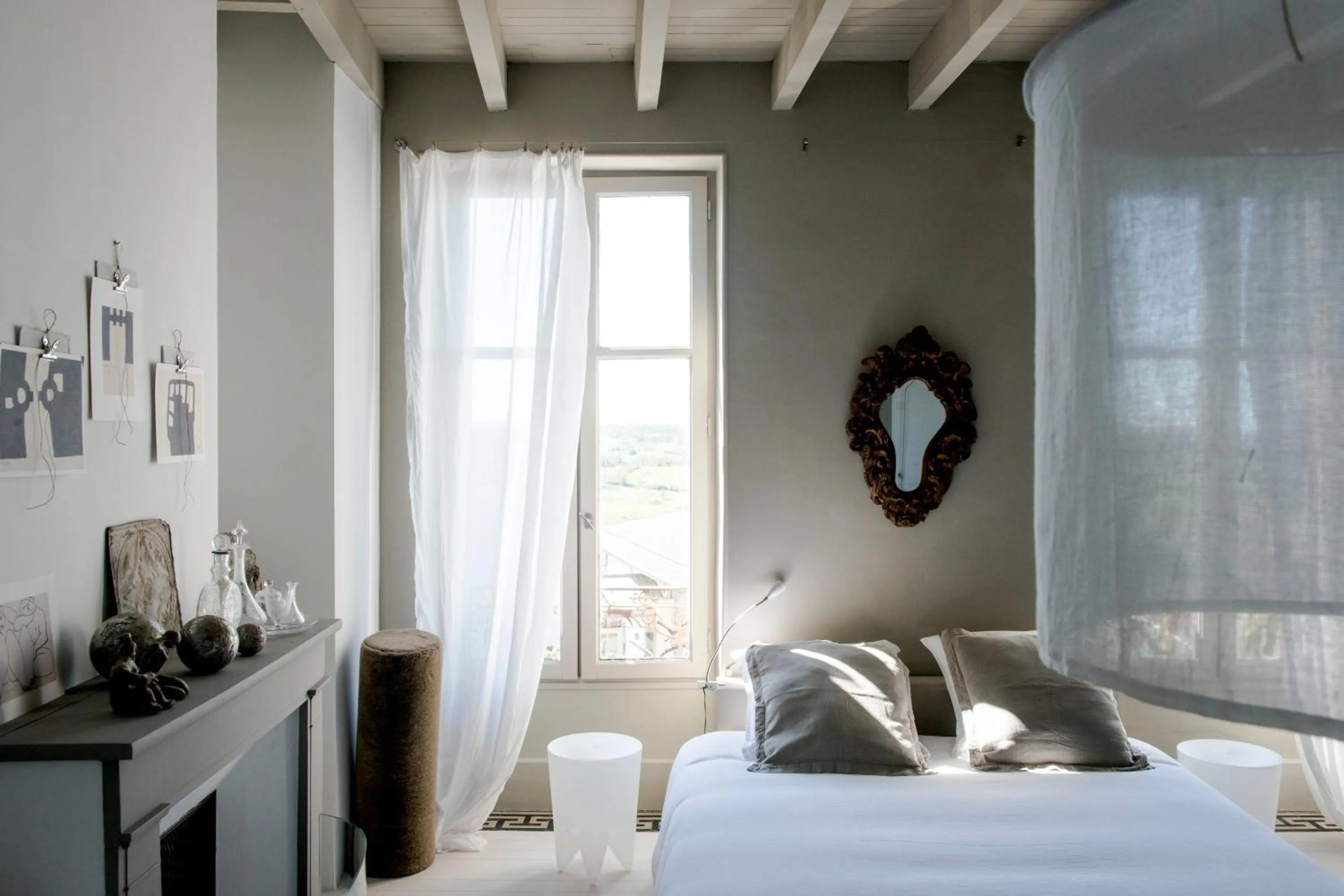 Bedroom, Bed in La maison sur la place