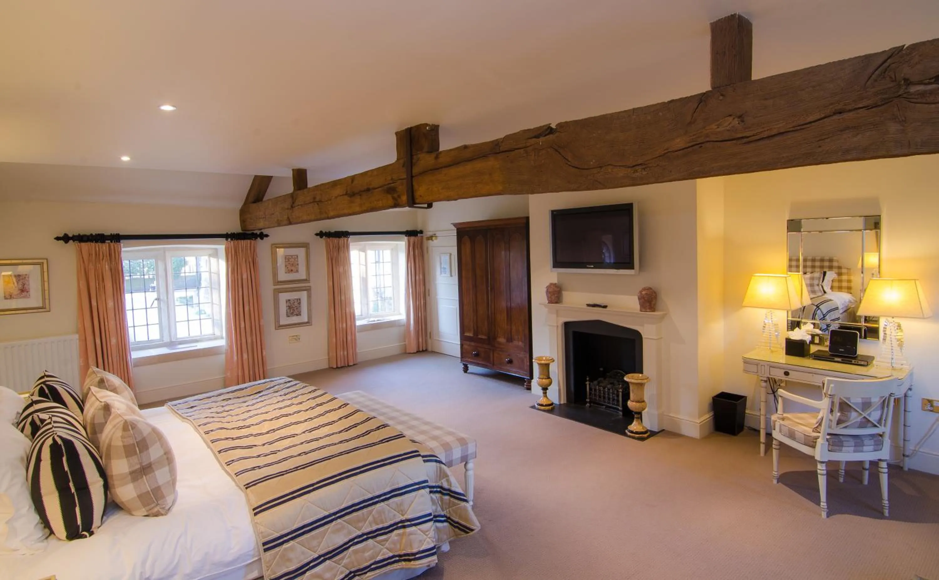 Photo of the whole room, Bed in The Slaughters Manor House